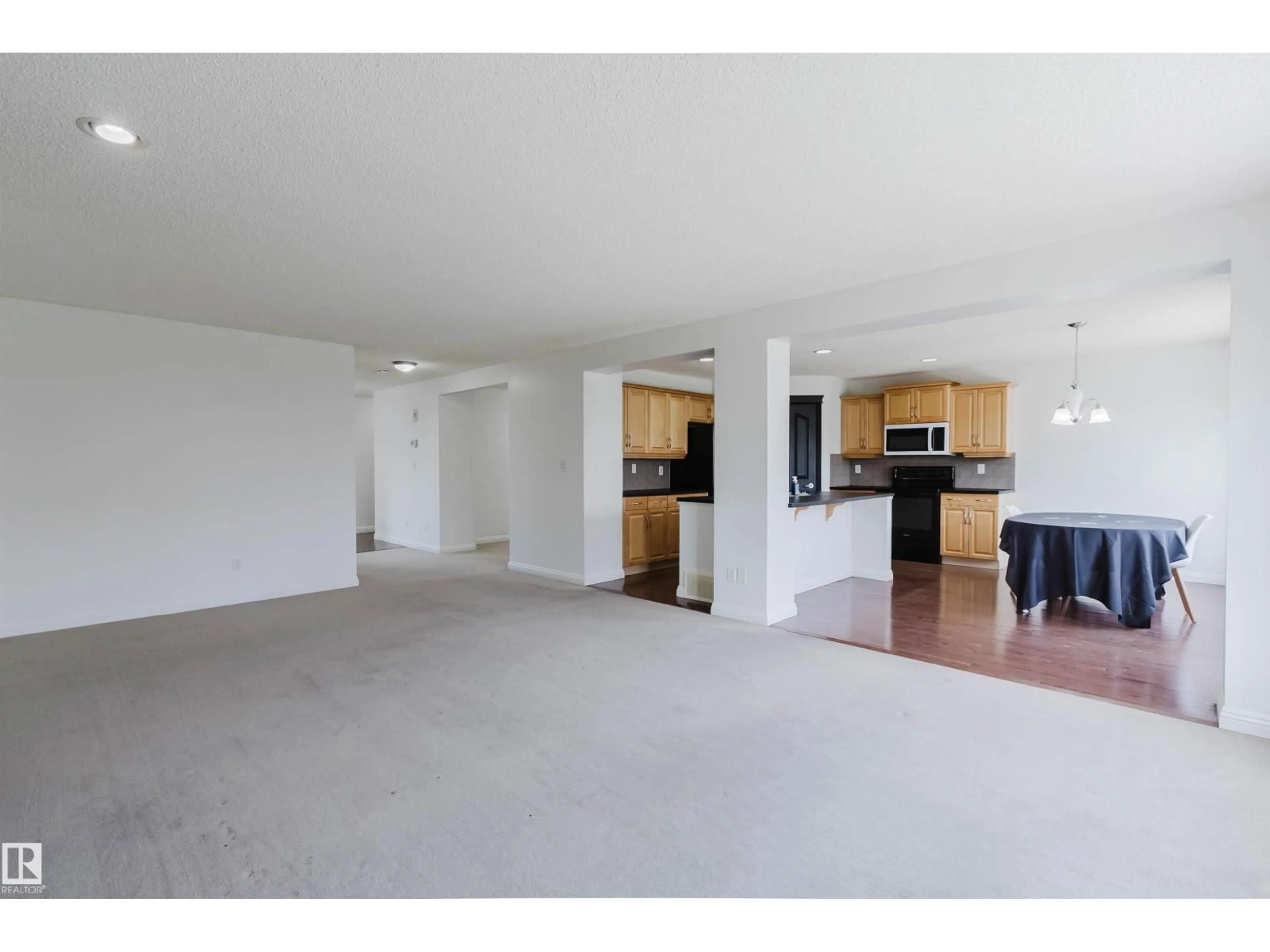 Unknown for SW - 1951 120 ST, Edmonton Alberta T6W0A8
