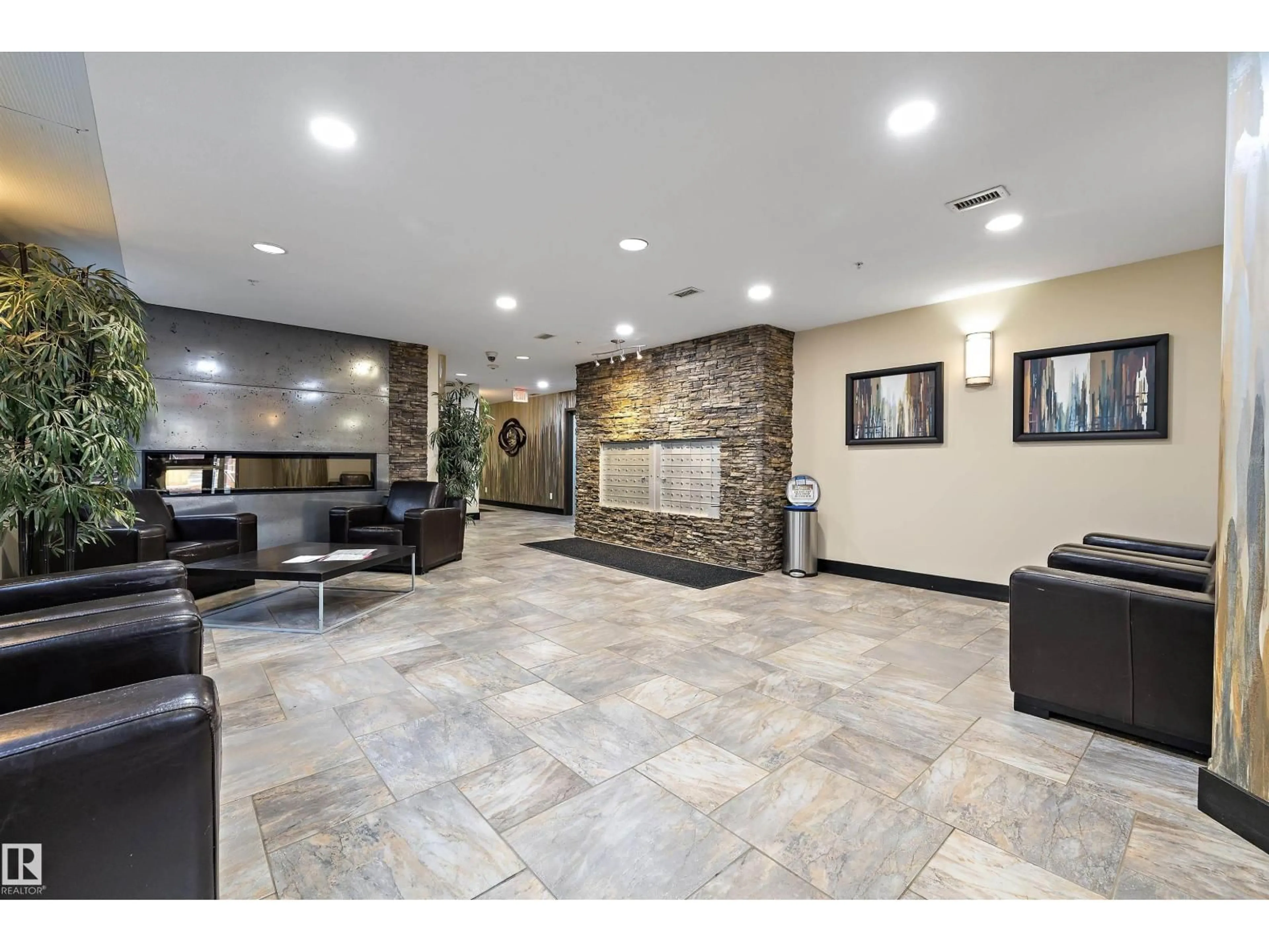 Lobby for 904 - 9707 106 ST, Edmonton Alberta T5K0B7