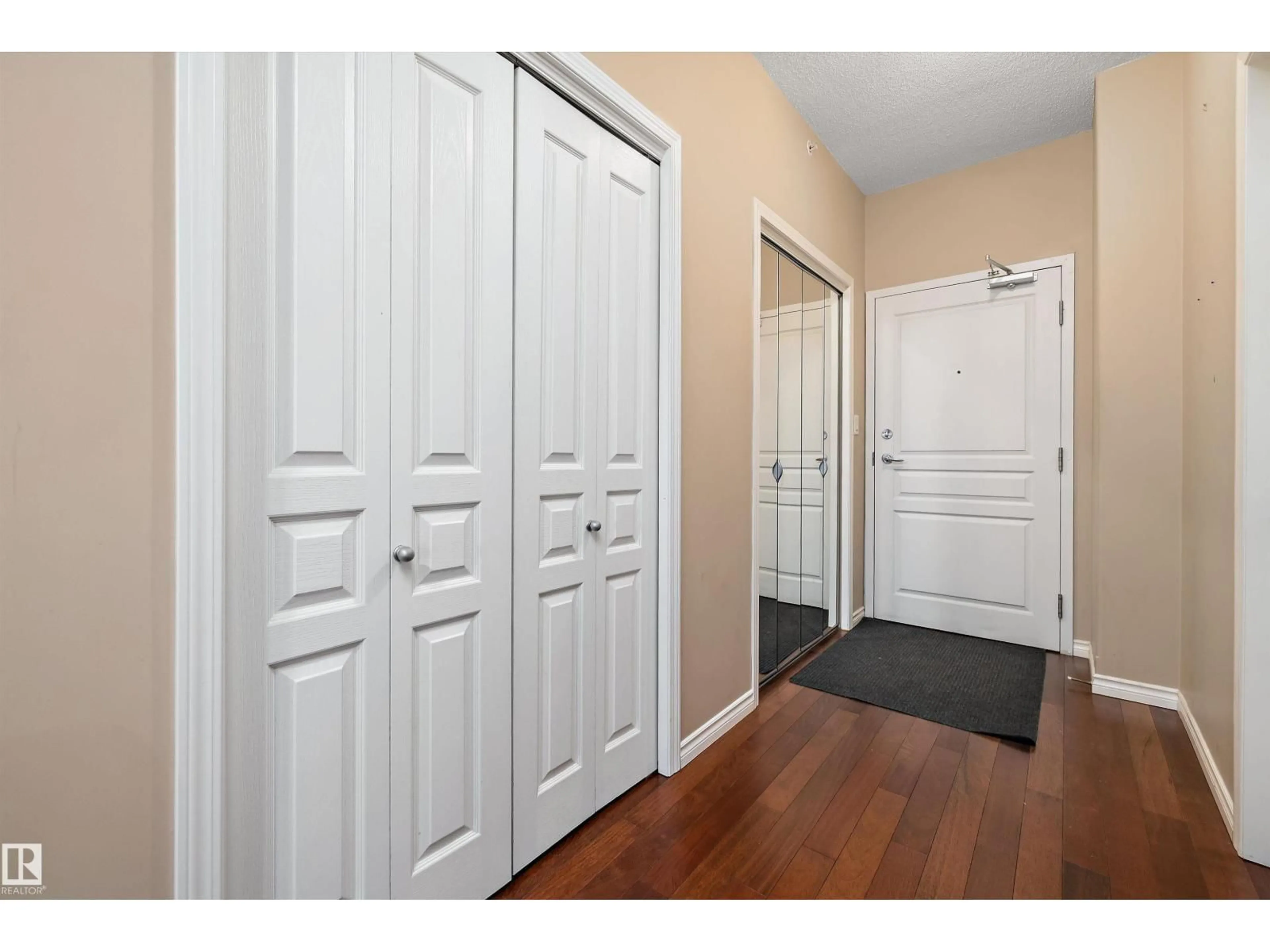 Indoor entryway for 904 - 9707 106 ST, Edmonton Alberta T5K0B7