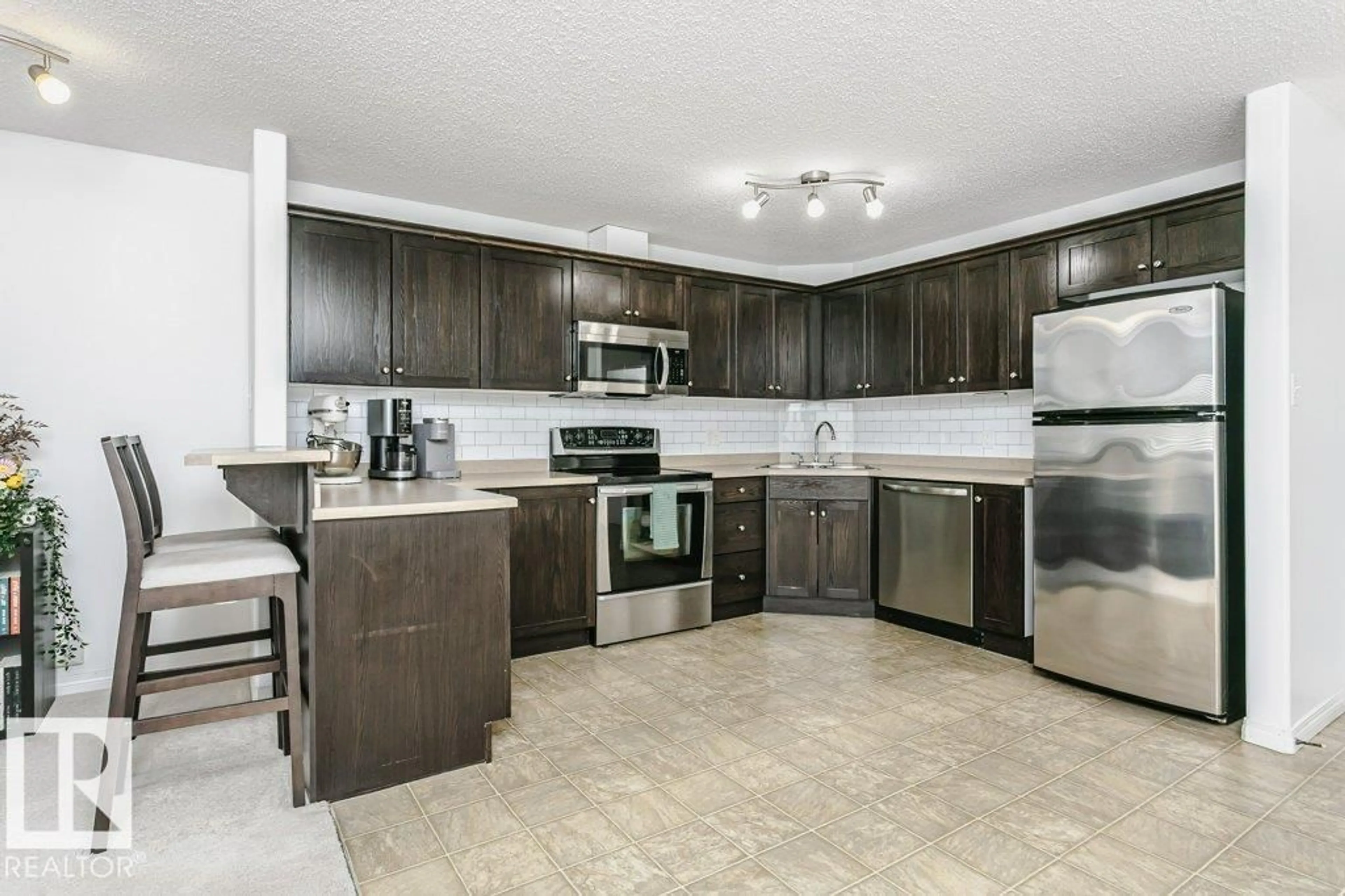 Open concept kitchen, ceramic/tile floor for 7331 - 6305 SOUTH TERWILLEGAR DR, Edmonton Alberta T6R0L9