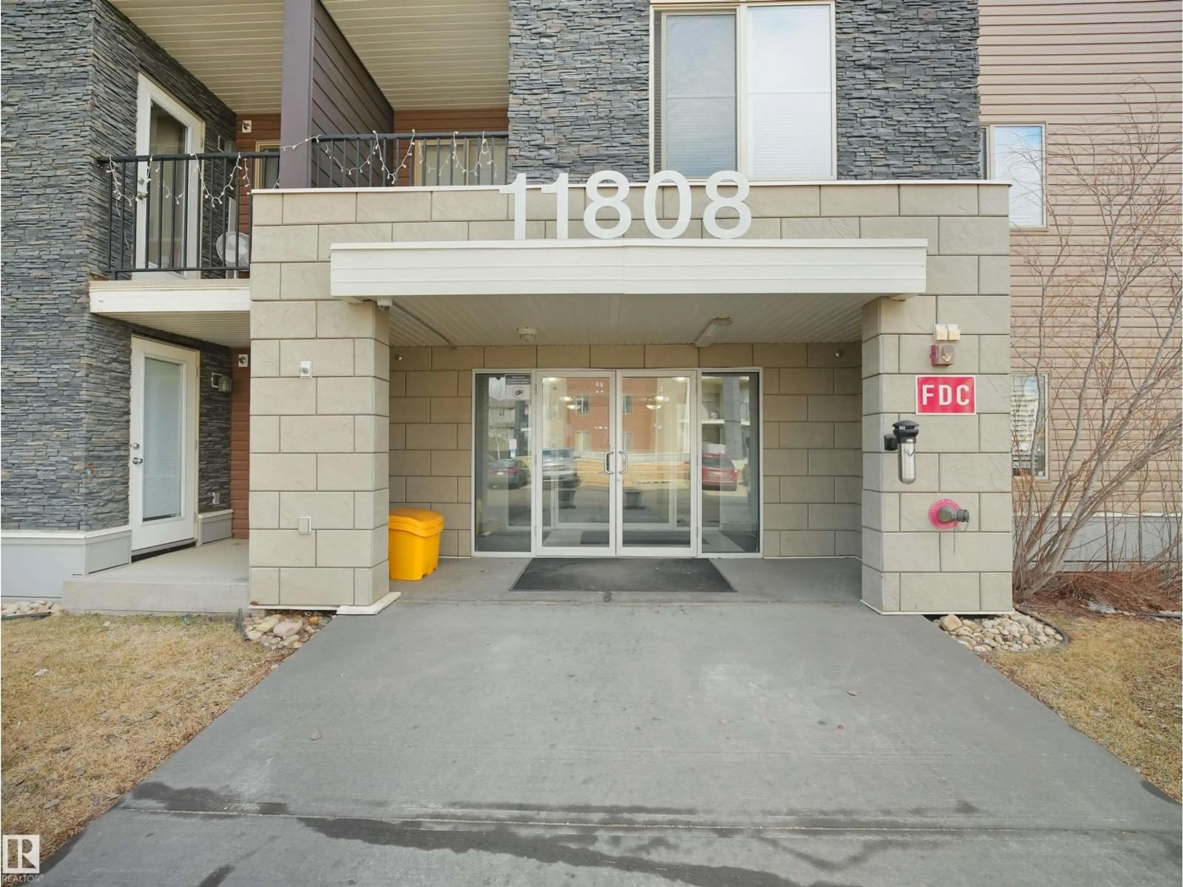 Indoor foyer for 107 11808 22 AV, Edmonton Alberta T6W2A2