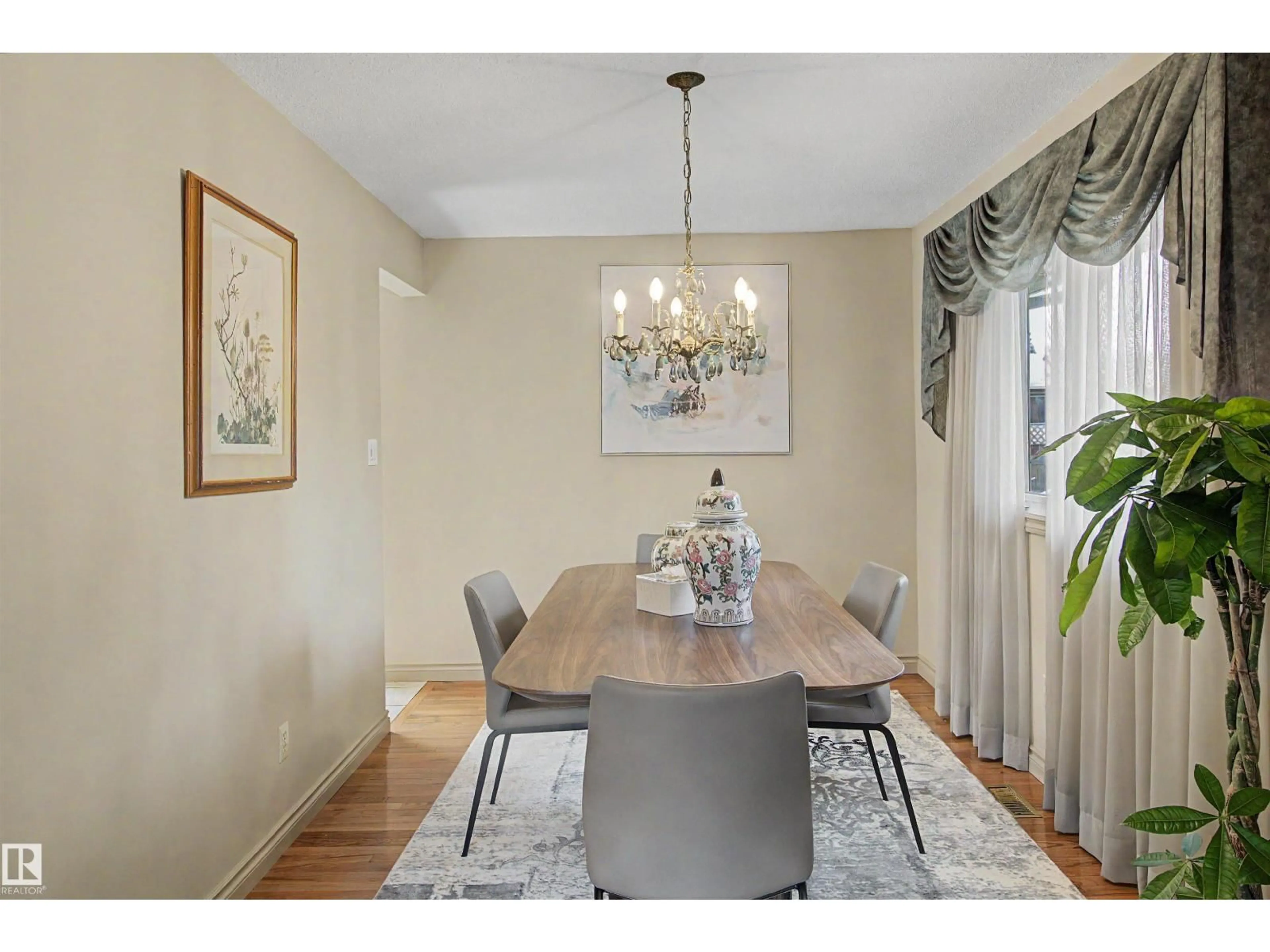 Dining room, wood/laminate floor for 11617 26 AV, Edmonton Alberta T6J3R3