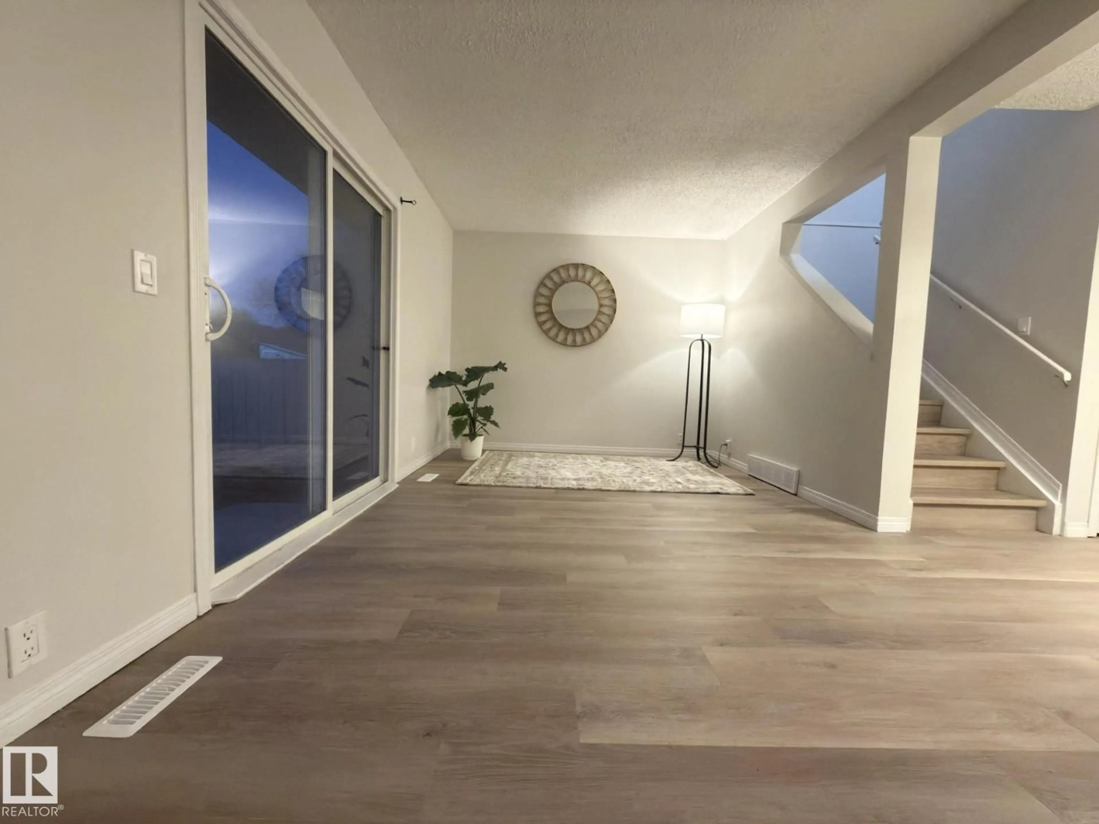 Indoor entryway for #14 - 18010 98 AV, Edmonton Alberta T5T3H6