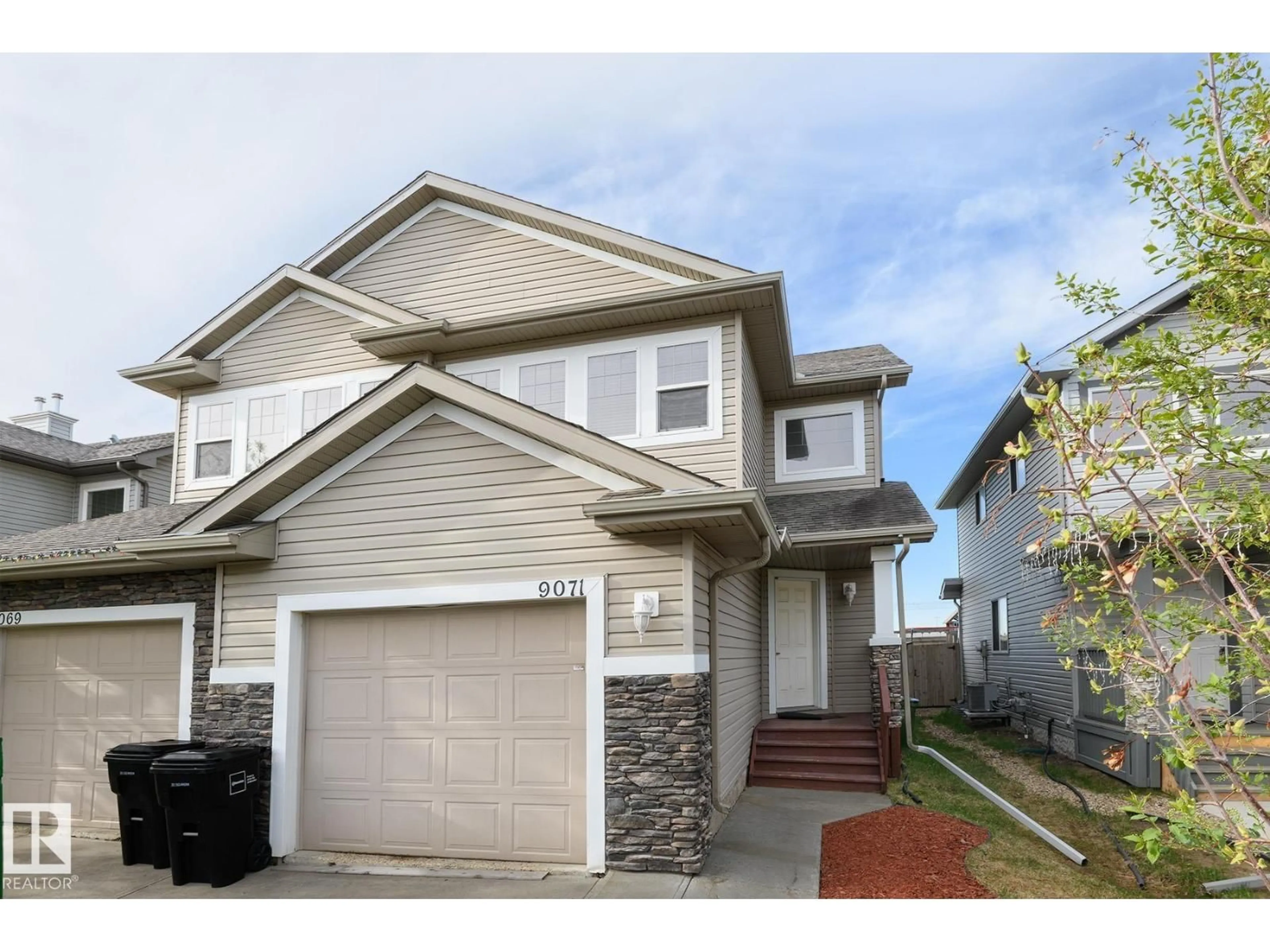 Home with vinyl exterior material, street for 9071 SCOTT CR, Edmonton Alberta T6R0E7