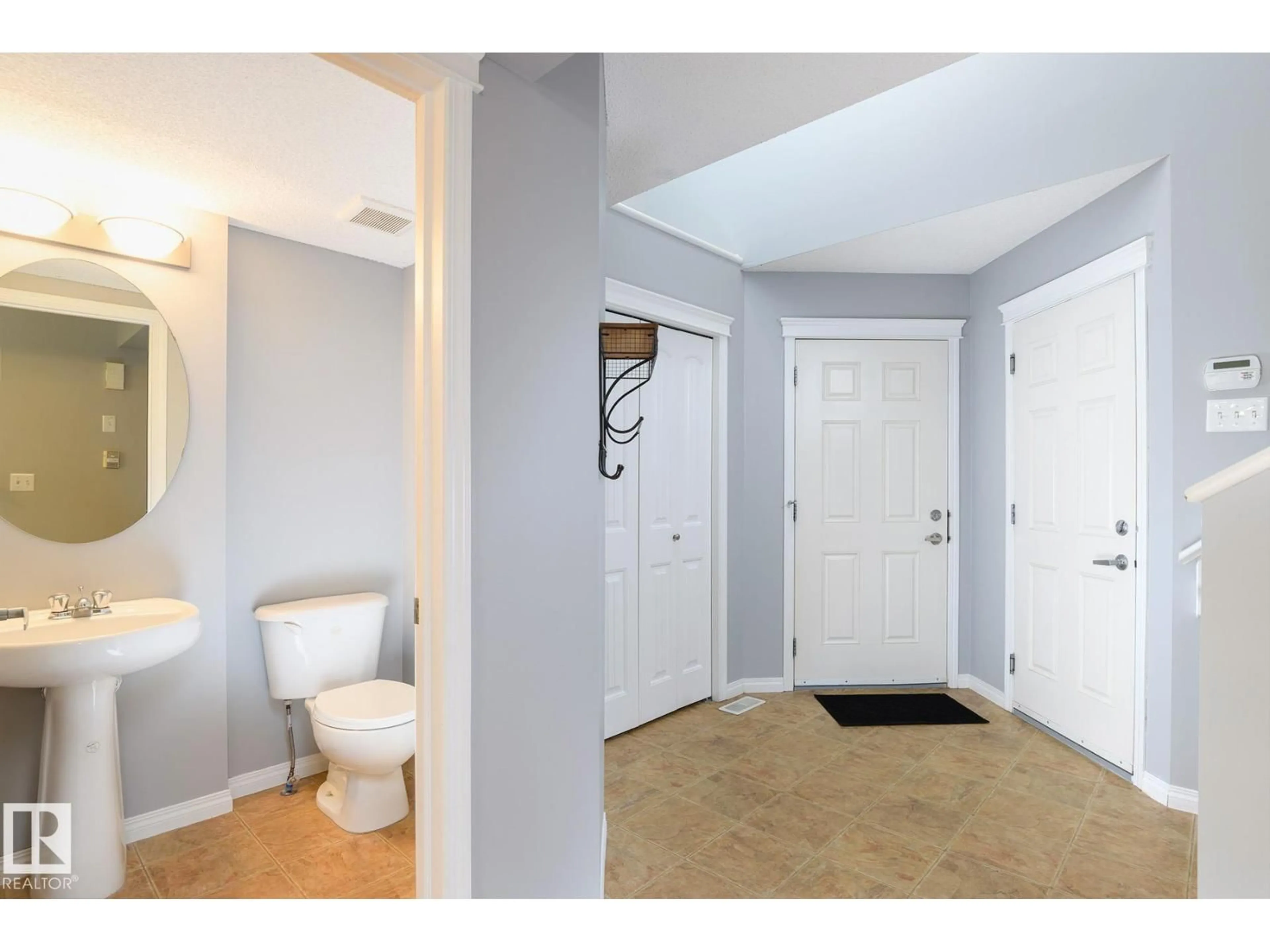 Indoor entryway for 9071 SCOTT CR, Edmonton Alberta T6R0E7