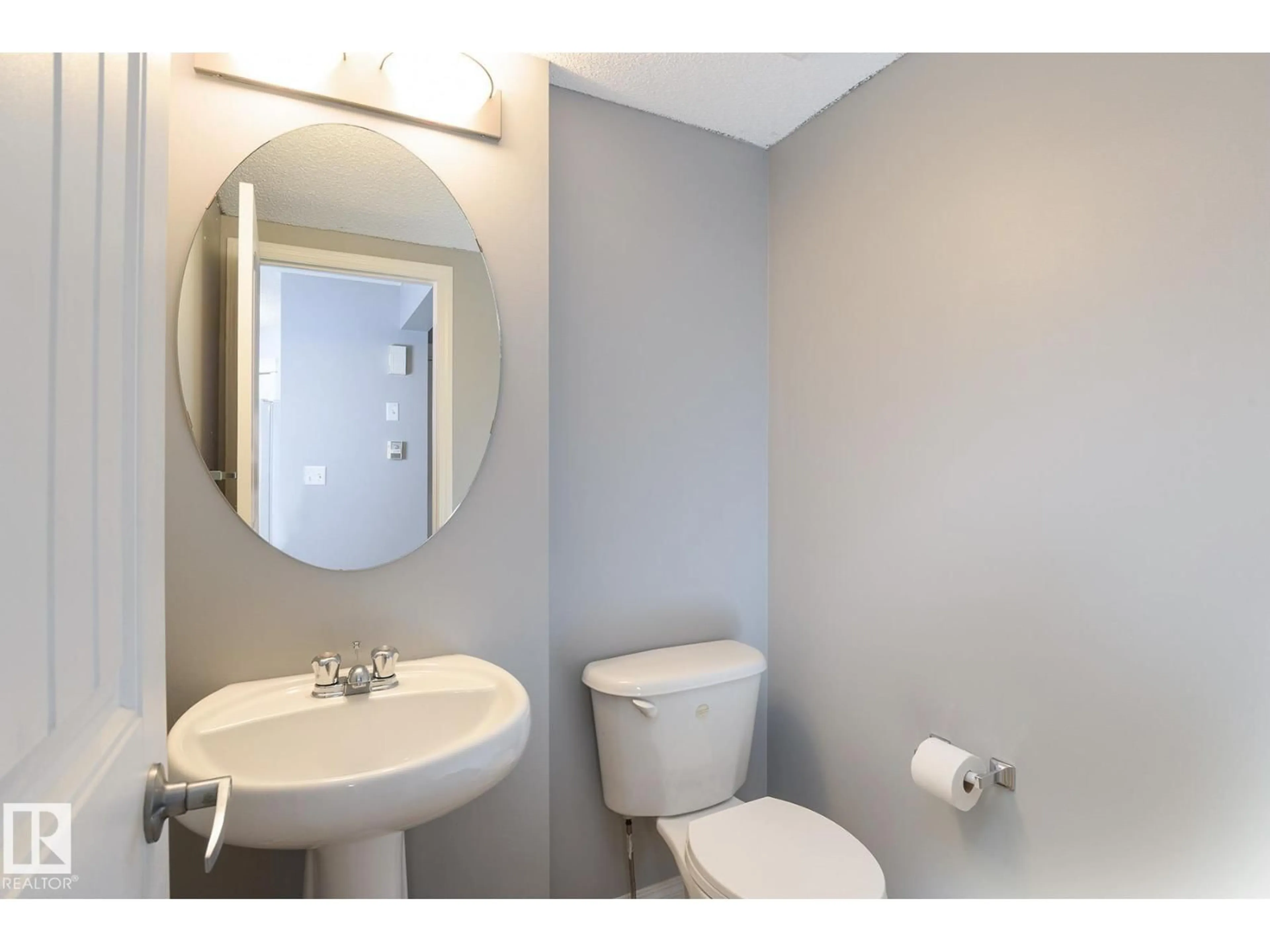 Standard bathroom, unknown for 9071 SCOTT CR, Edmonton Alberta T6R0E7