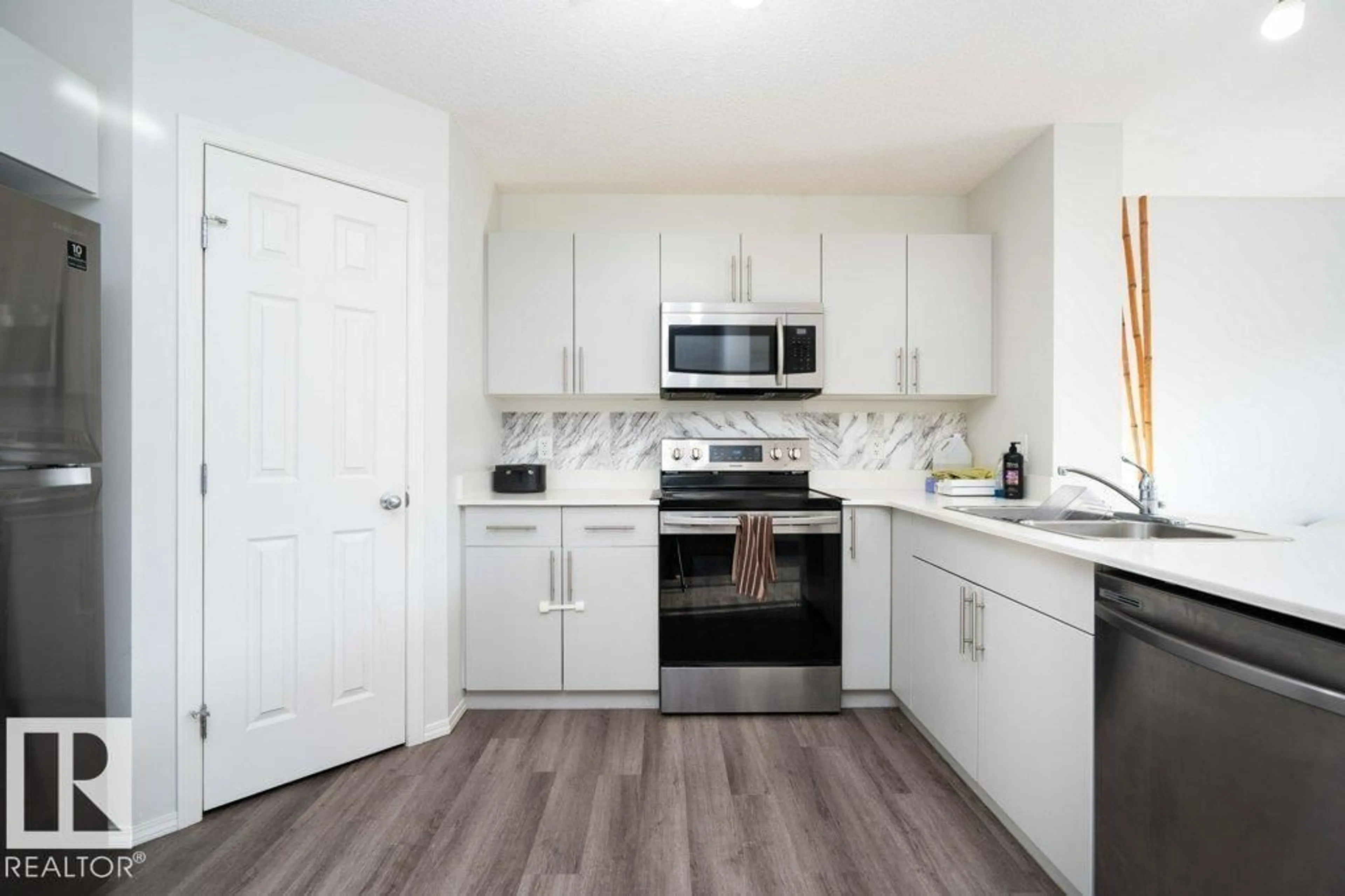 Standard kitchen, ceramic/tile floor for 3099 CHECKNITA WY, Edmonton Alberta T6W4E9