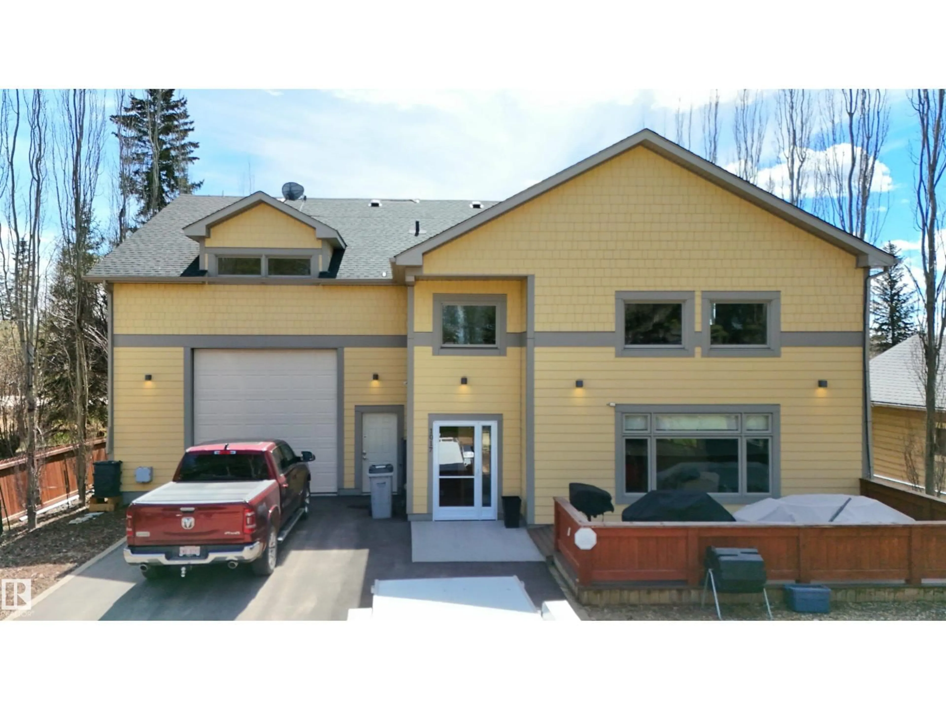 Indoor garage for 1017 2AVE, Rural Wetaskiwin County Alberta T0C1X0