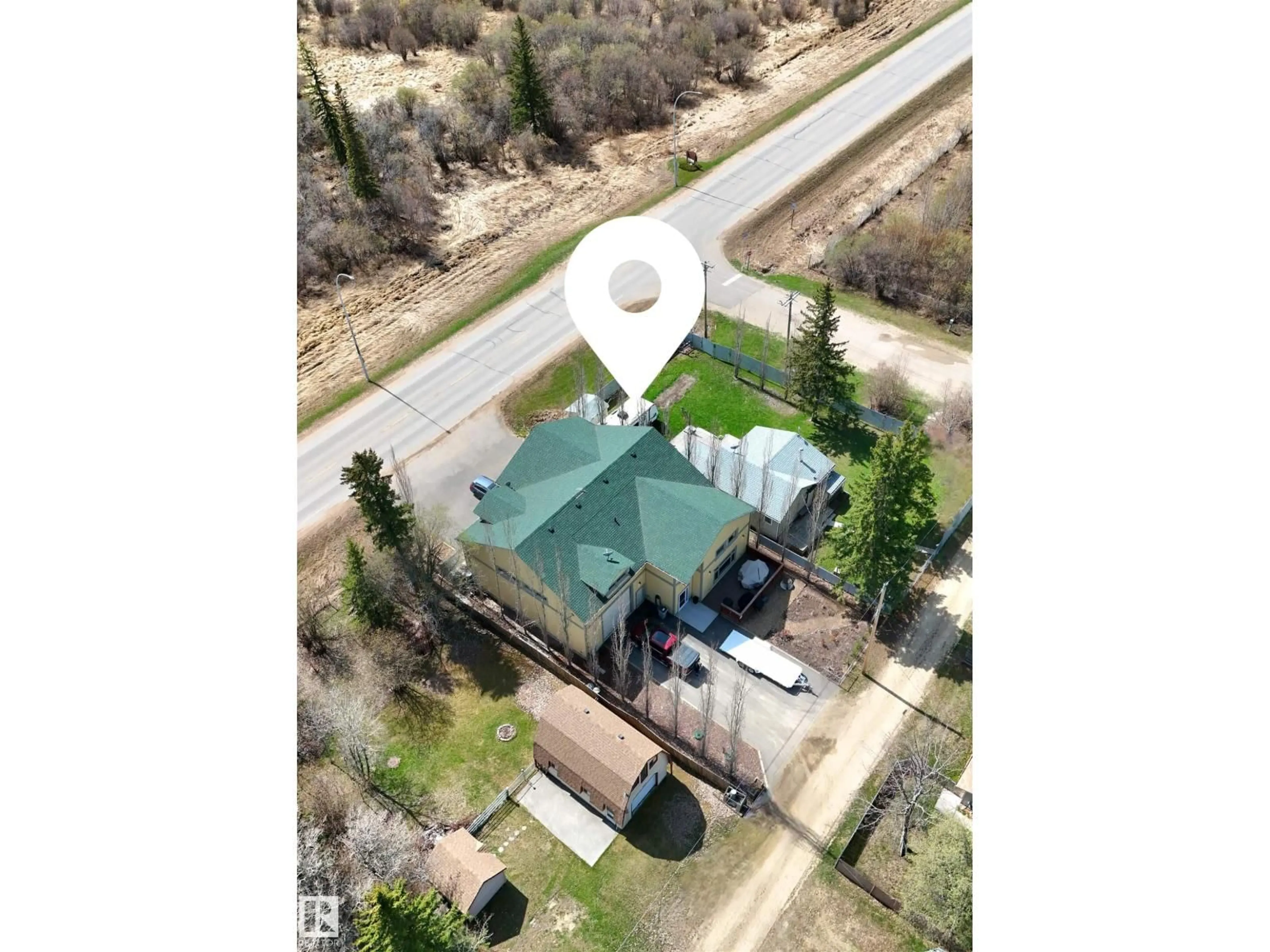 A pic from outside/outdoor area/front of a property/back of a property/a pic from drone, unknown for 1017 2AVE, Rural Wetaskiwin County Alberta T0C1X0