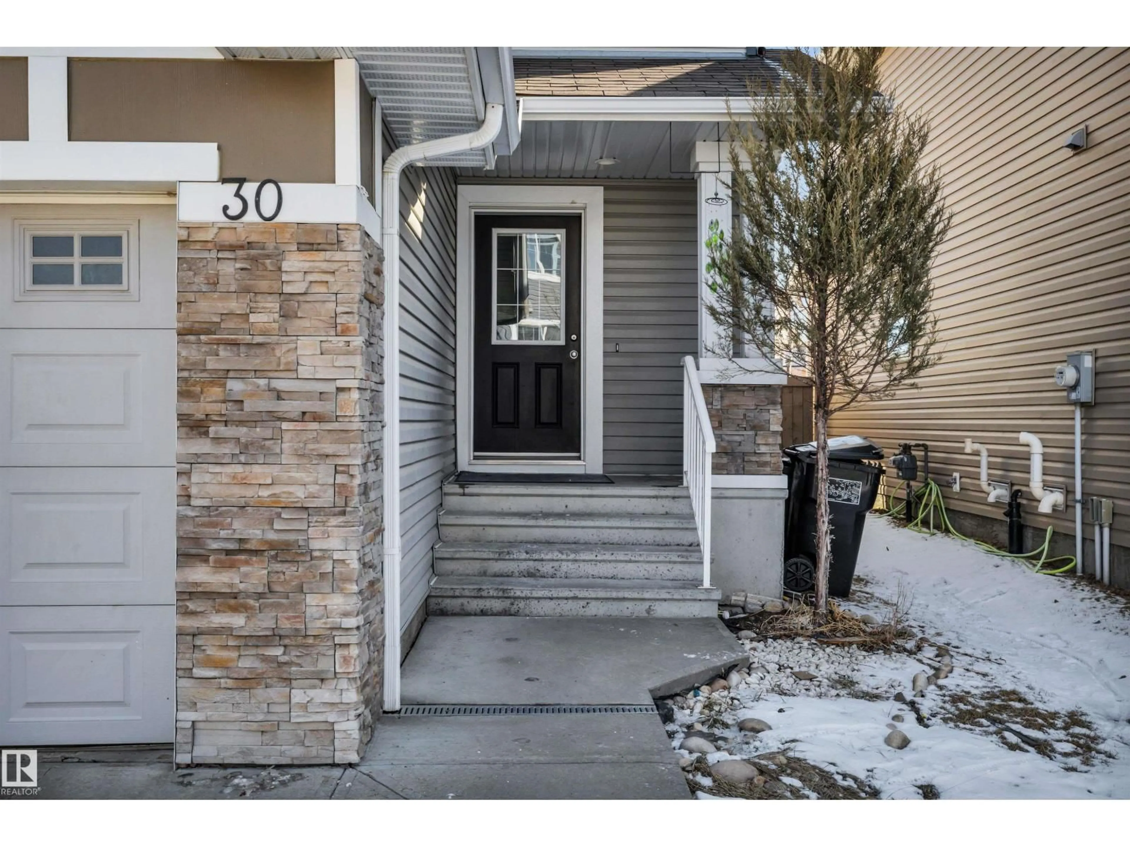 Indoor entryway for 655 - 30 TAMARACK RD, Edmonton Alberta T6T0N4