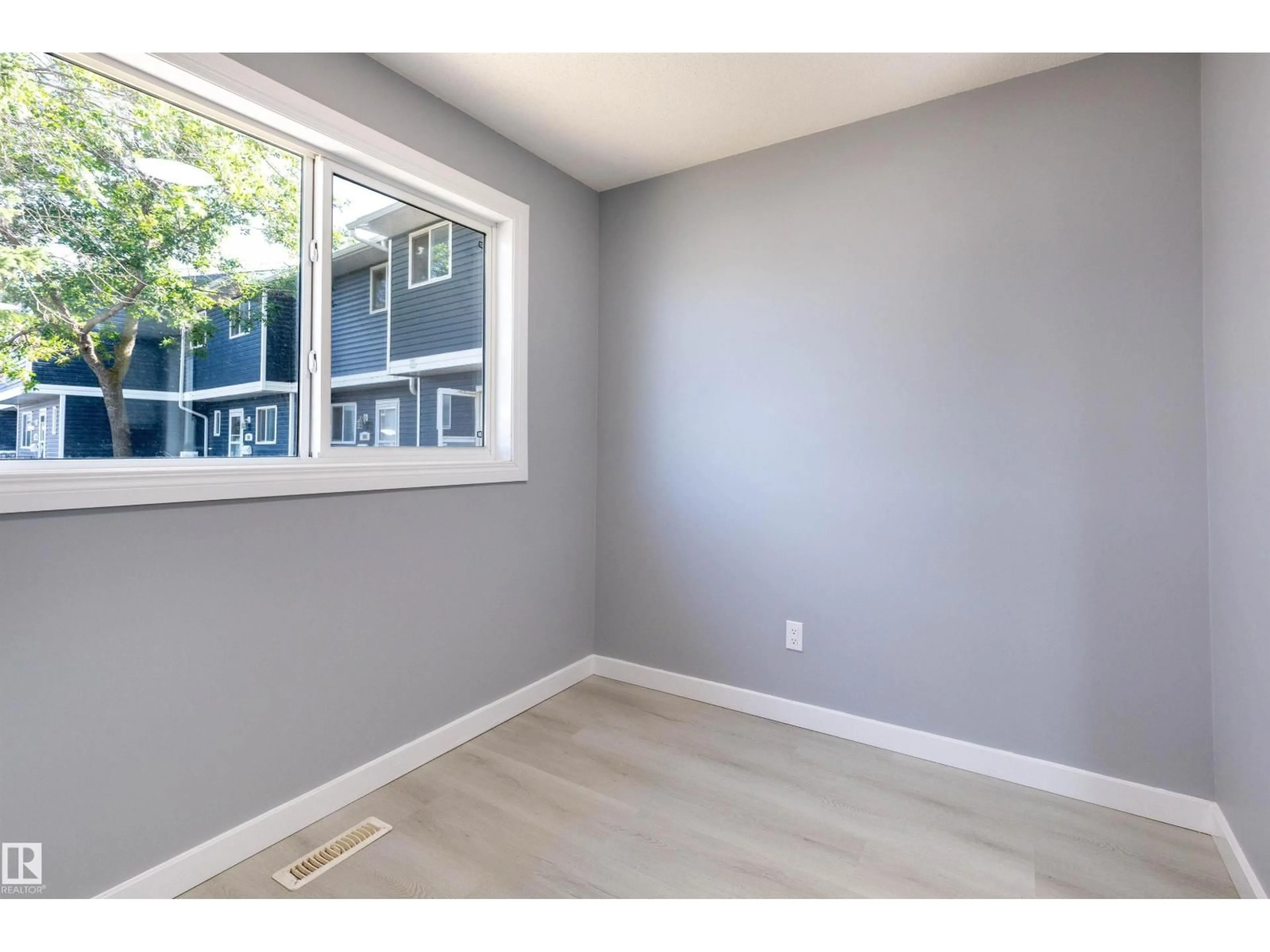 A pic of a room for 547 DUNLUCE RD, Edmonton Alberta T5X4P4