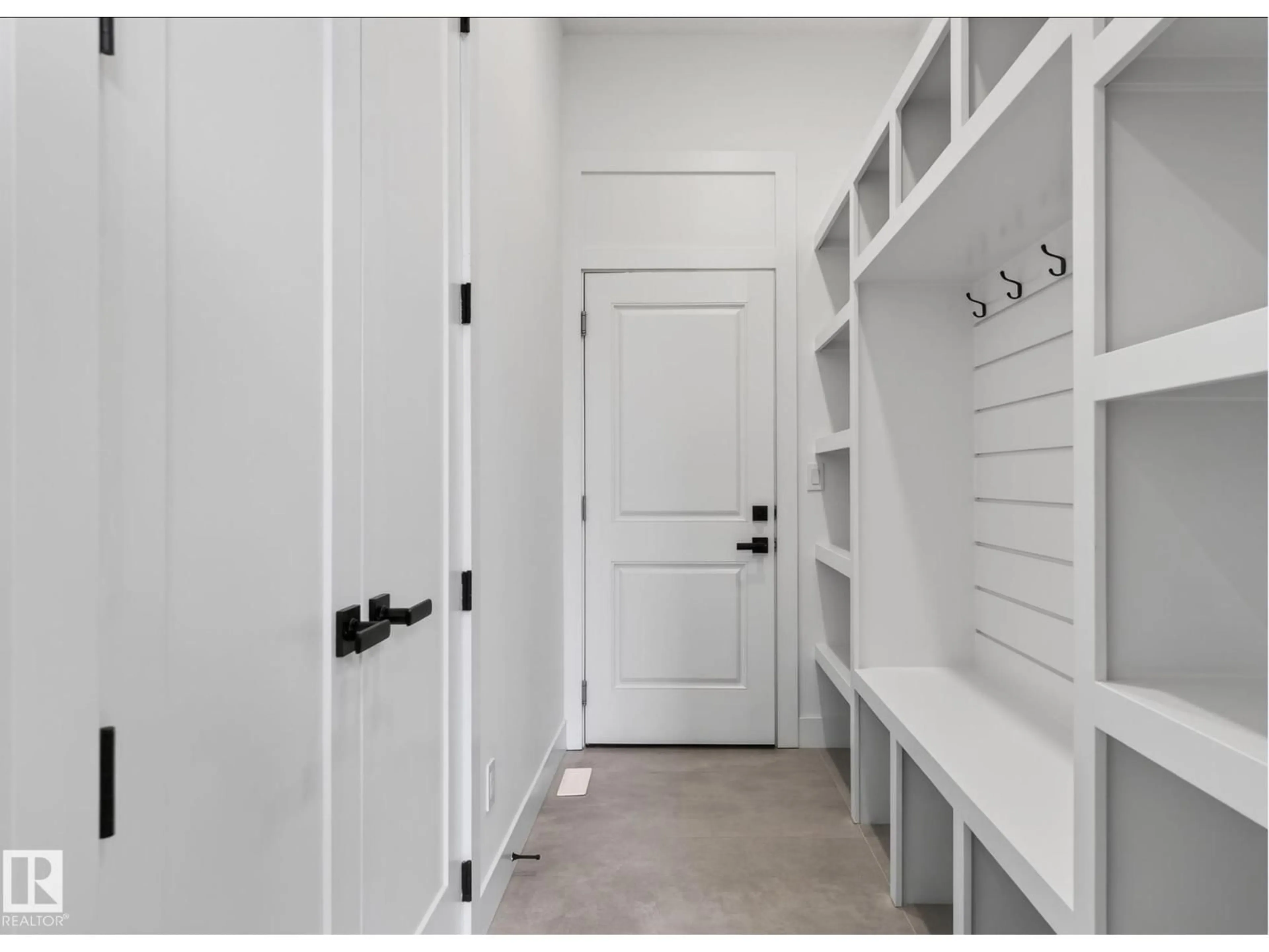Indoor entryway for 5820 110 ST, Edmonton Alberta T6H3E3