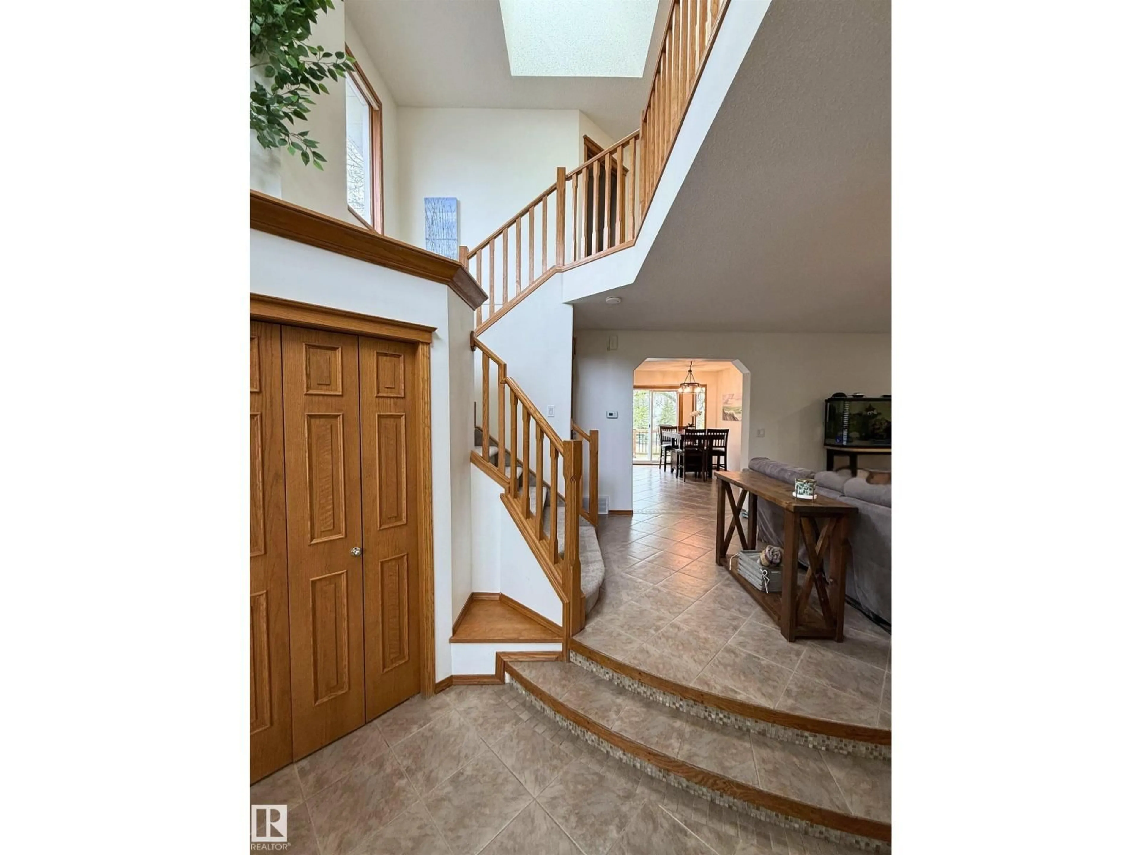 Indoor foyer for 5006 59, Beaumont Alberta T4X1B7