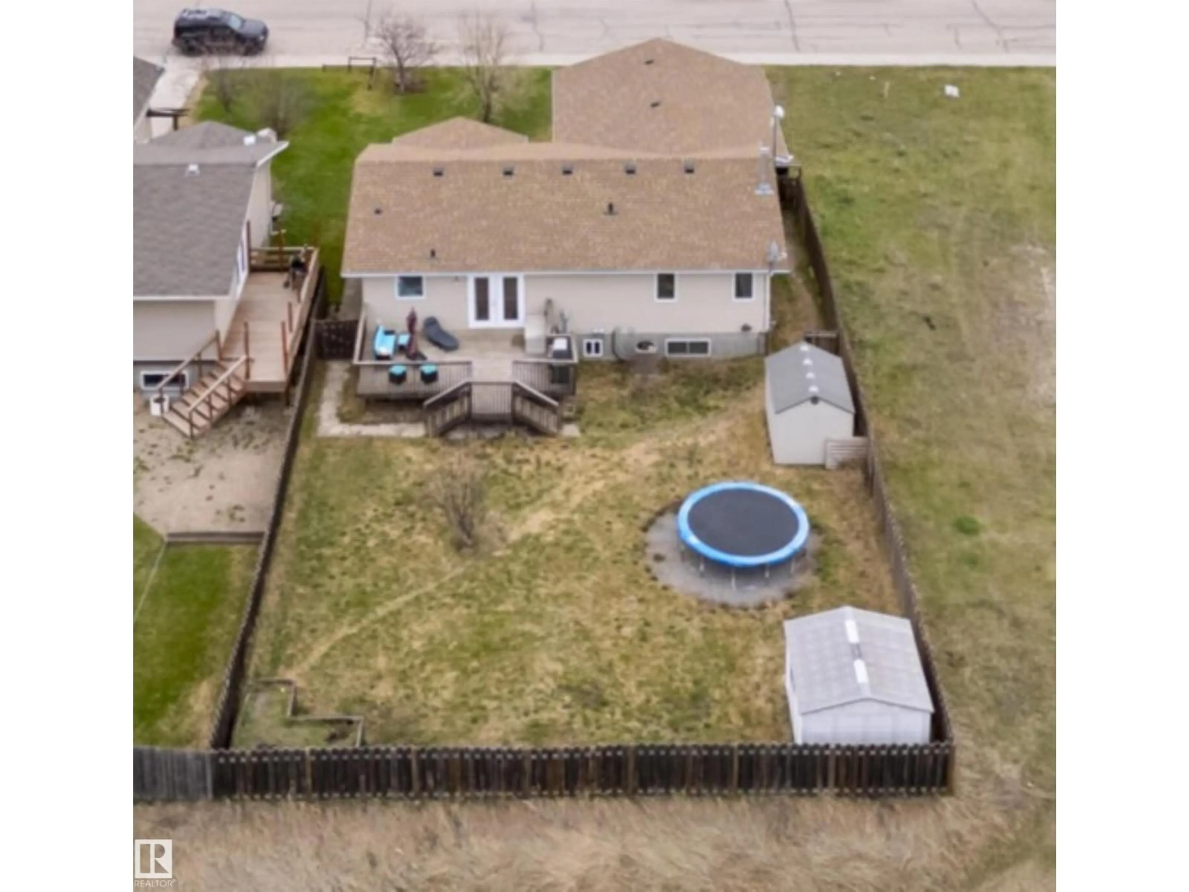 A pic from outside/outdoor area/front of a property/back of a property/a pic from drone, water/lake/river/ocean view for 5014 49 ST, Fort Kent Alberta T0H1H0