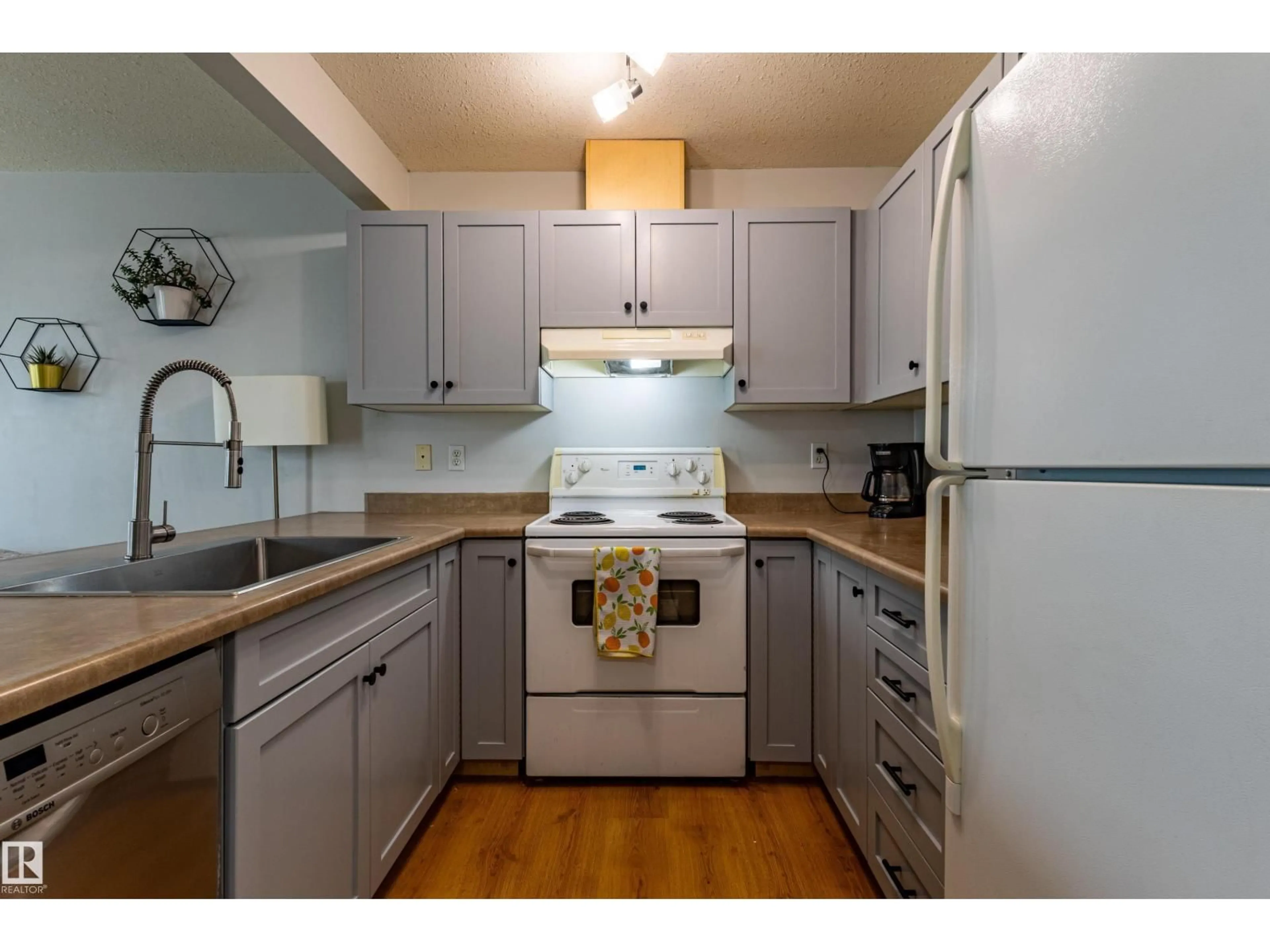 Standard kitchen, wood/laminate floor for 93 16823 84 ST NW, Edmonton Alberta T5Z3S4
