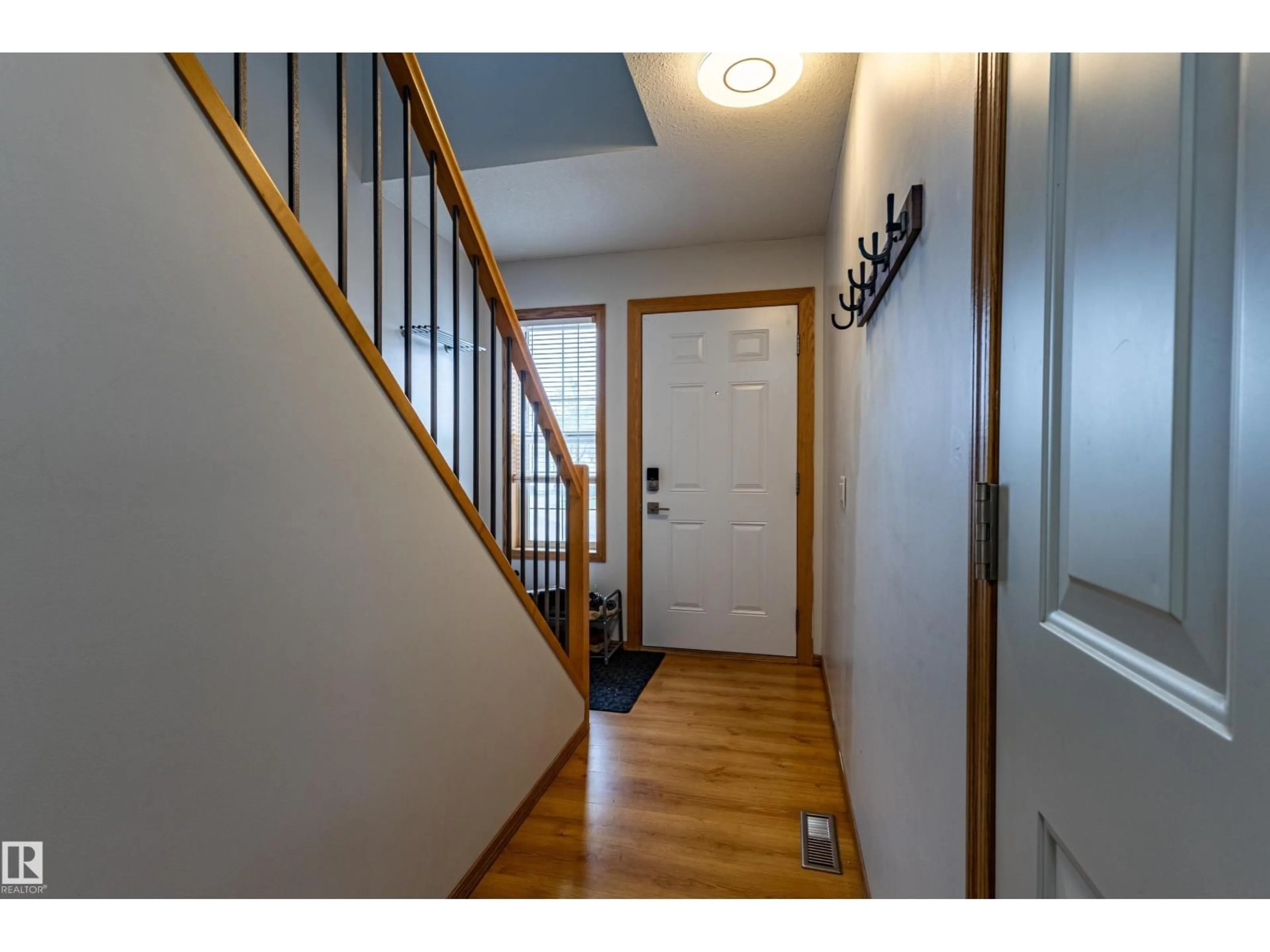Indoor entryway for 93 16823 84 ST NW, Edmonton Alberta T5Z3S4