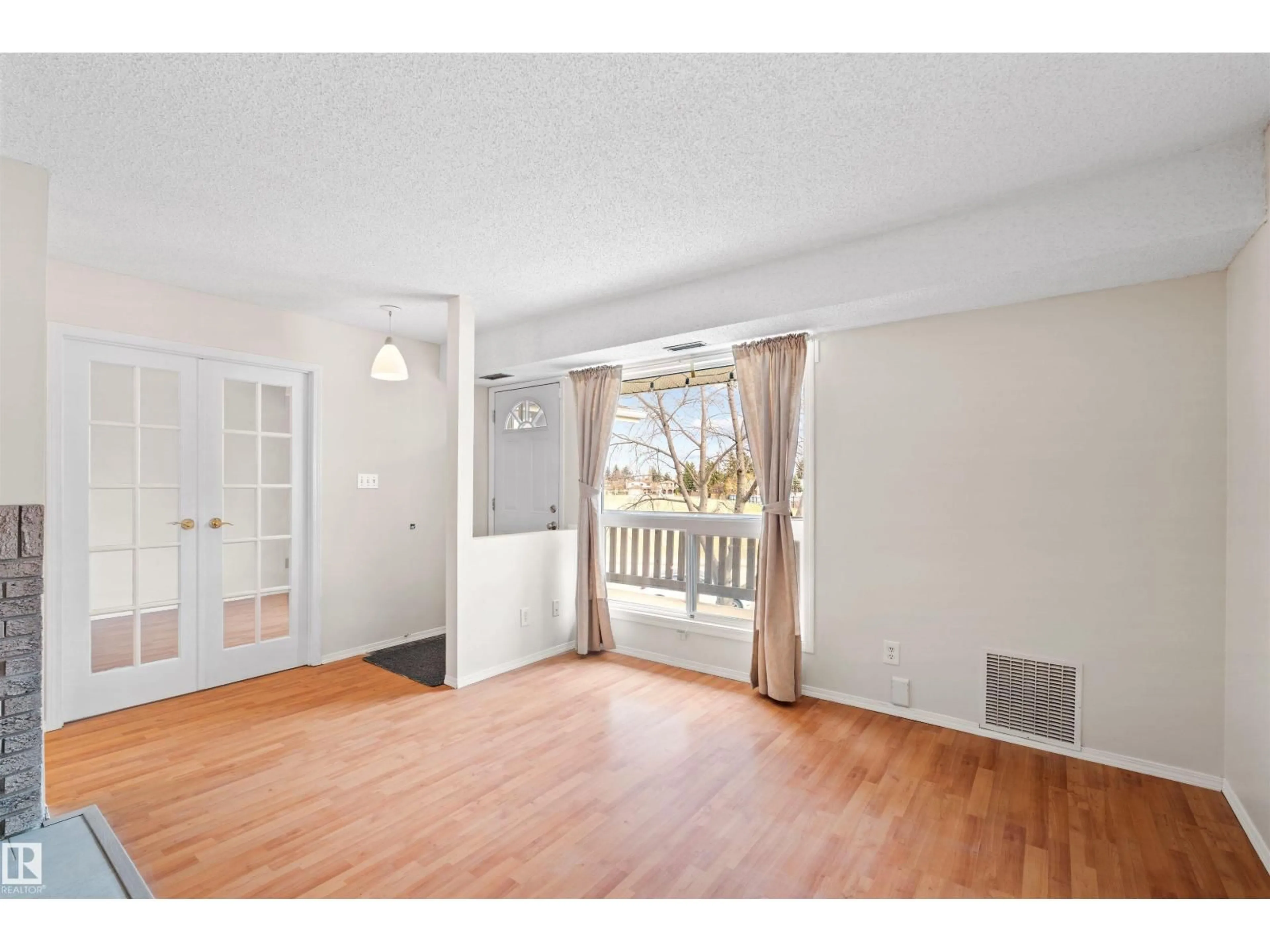 A pic of a room for 1116 SADDLEBACK RD, Edmonton Alberta T6J4Z4
