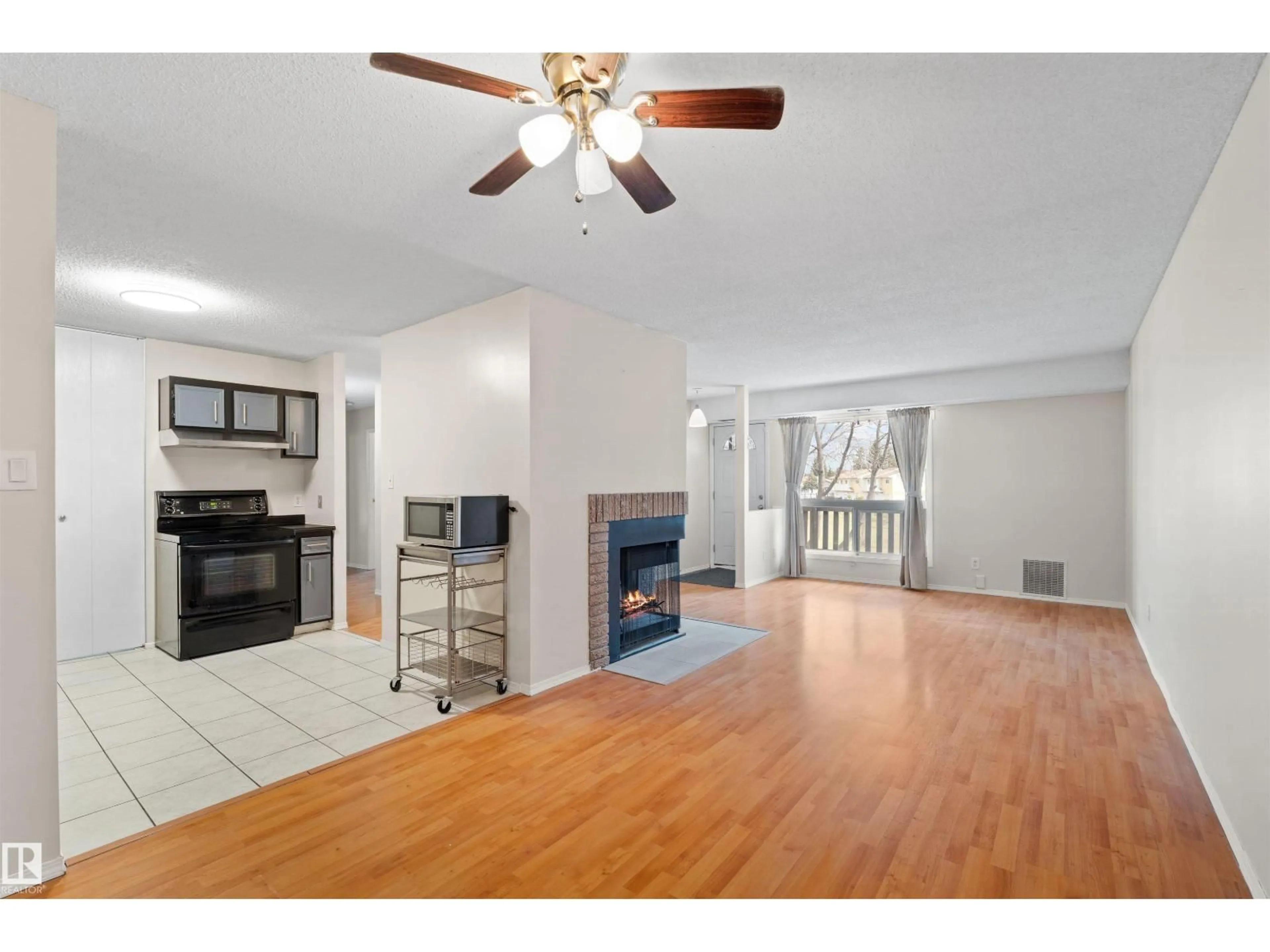 Unknown for 1116 SADDLEBACK RD, Edmonton Alberta T6J4Z4