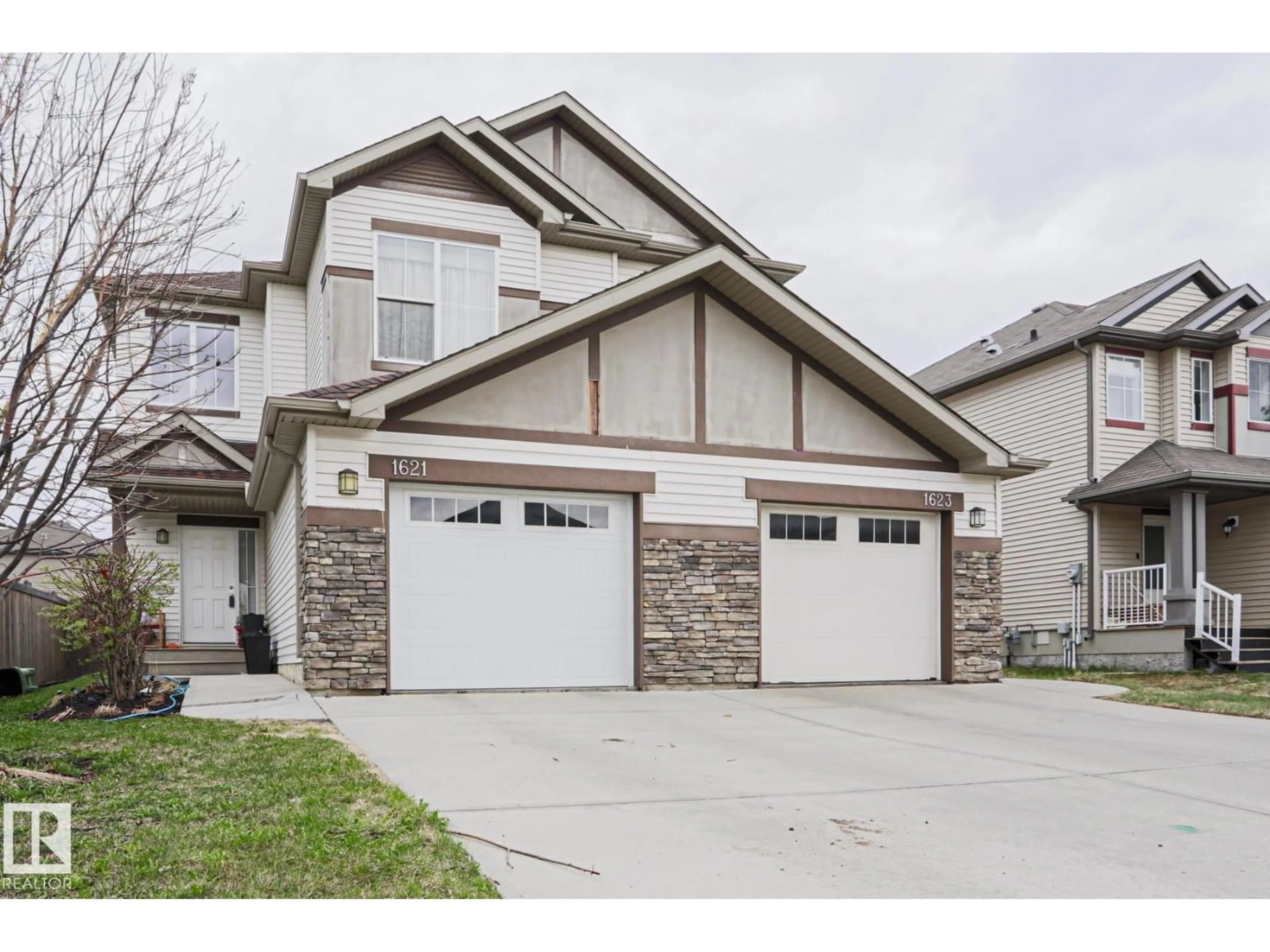 Home with vinyl exterior material, street for SW - 1621 64 ST, Edmonton Alberta T6X0N2