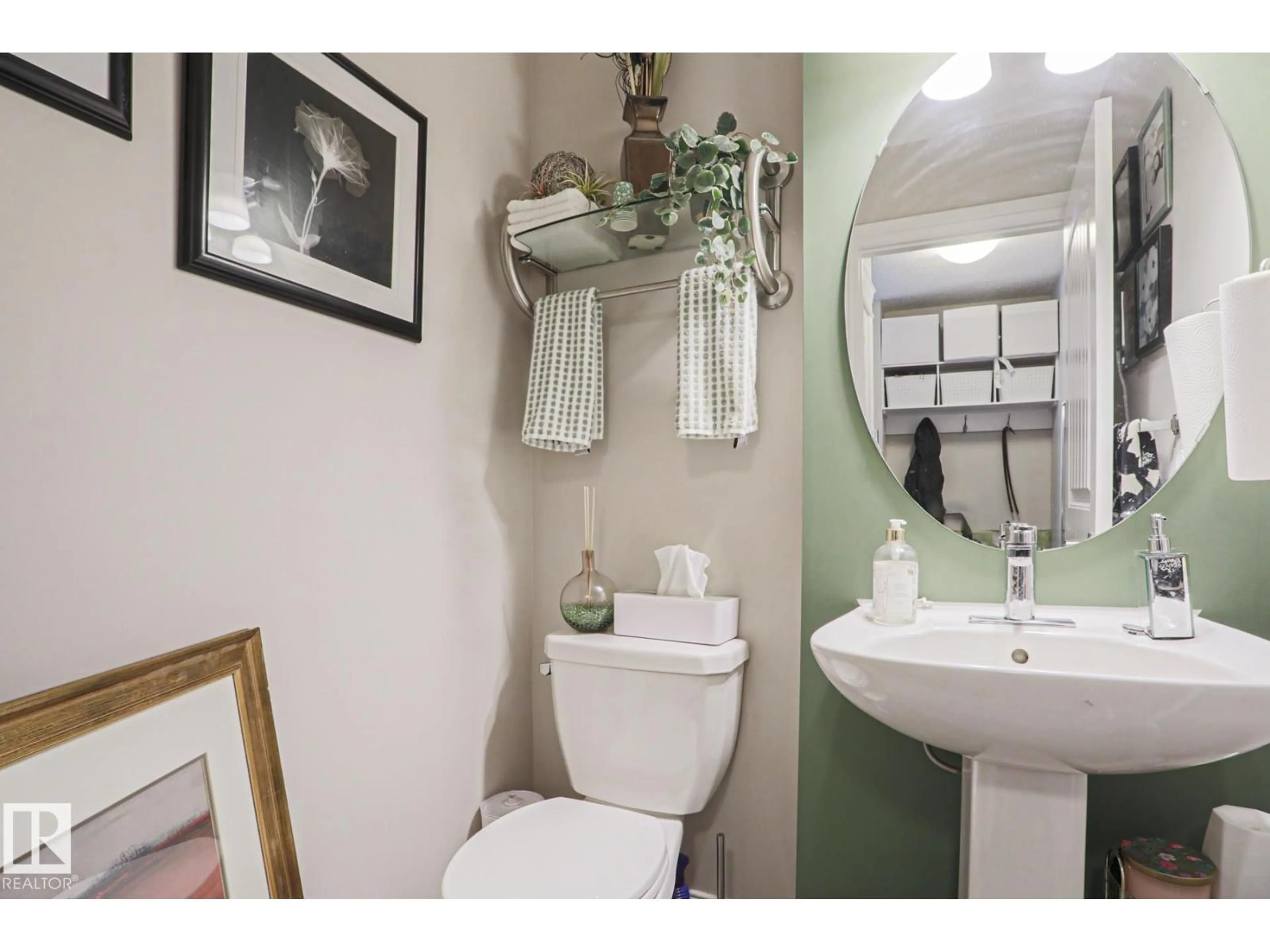Standard bathroom, ceramic/tile floor for SW - 1621 64 ST, Edmonton Alberta T6X0N2