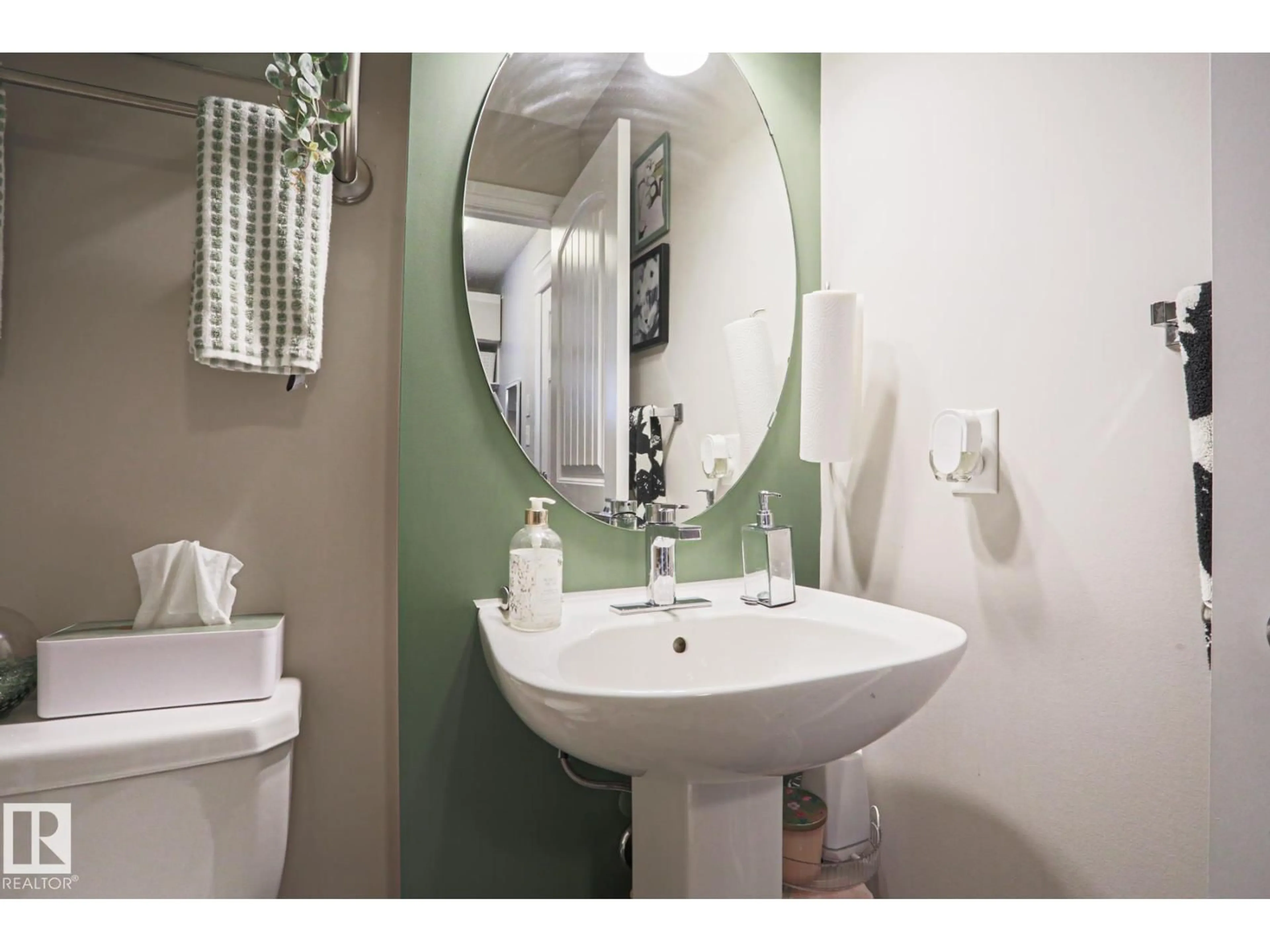 Standard bathroom, ceramic/tile floor for SW - 1621 64 ST, Edmonton Alberta T6X0N2