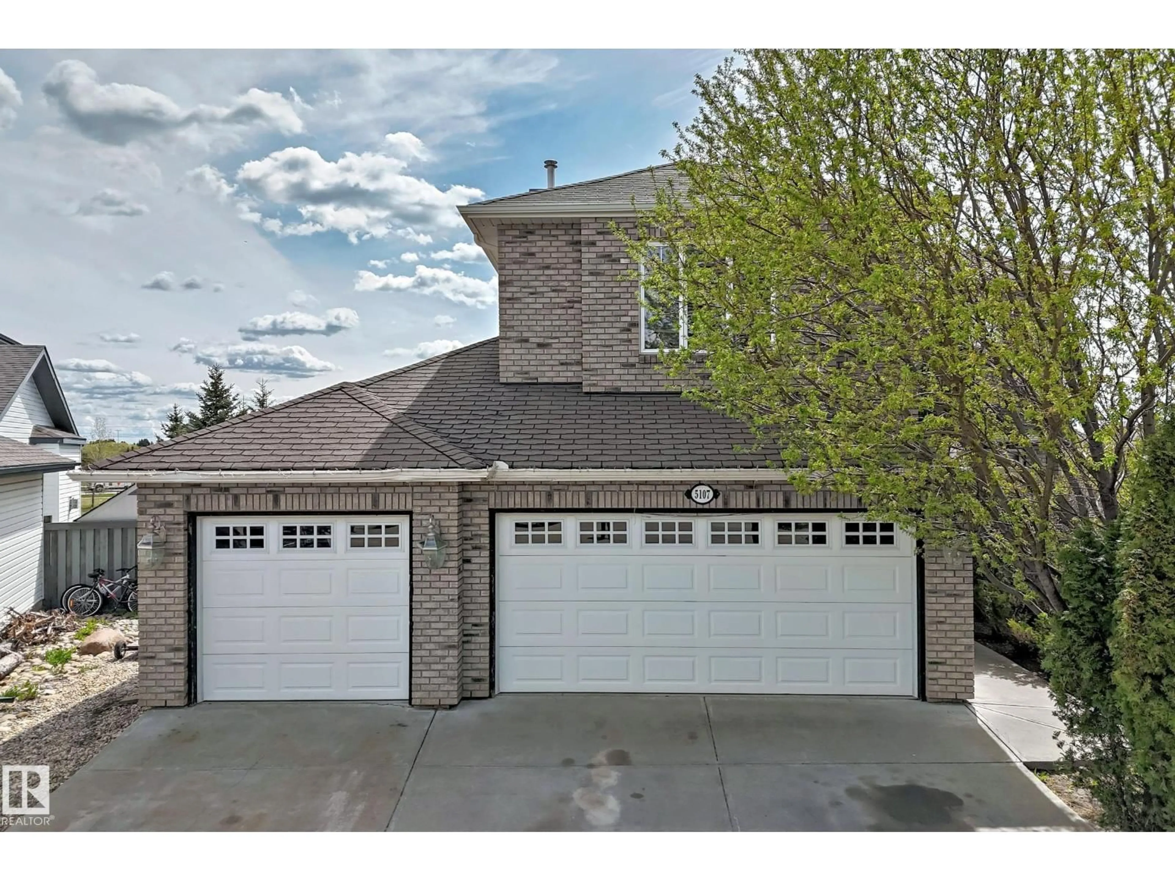 Indoor garage for NW - 5107 200 ST, Edmonton Alberta T6M2V8