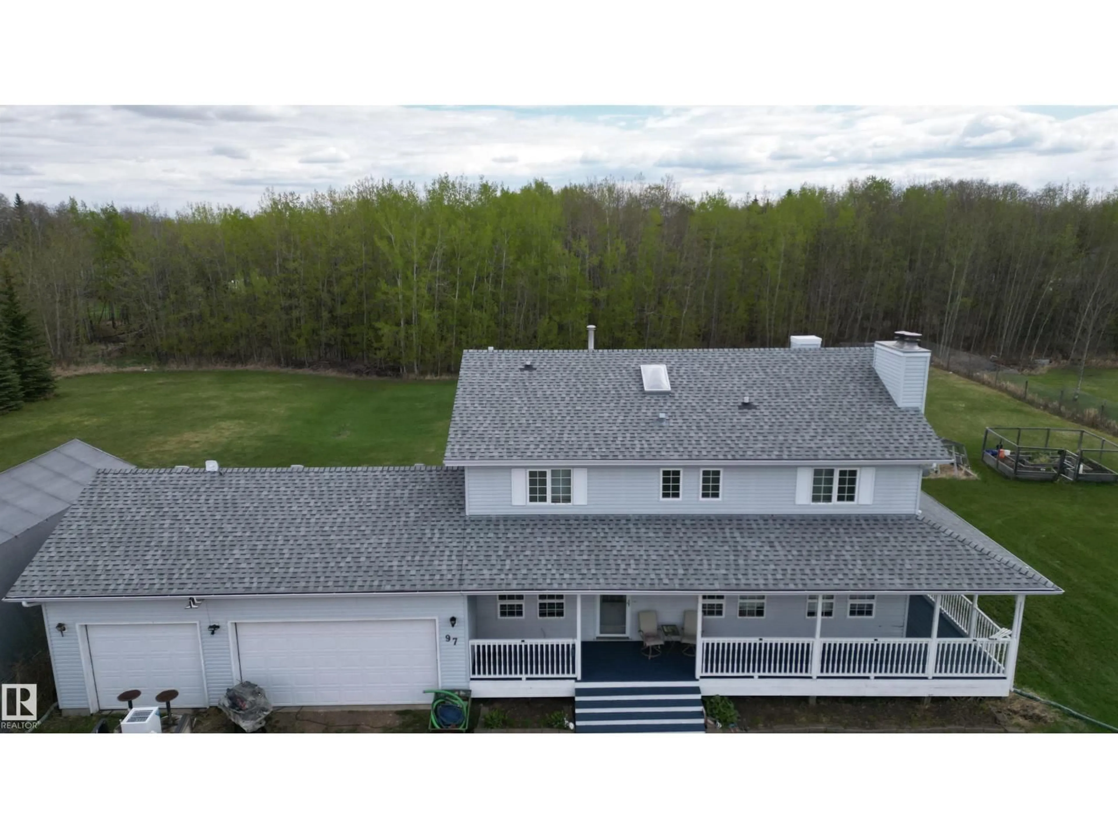 A pic from outside/outdoor area/front of a property/back of a property/a pic from drone, building for 51309 - 97 RGE ROAD 225, Rural Strathcona County Alberta T8C1H3