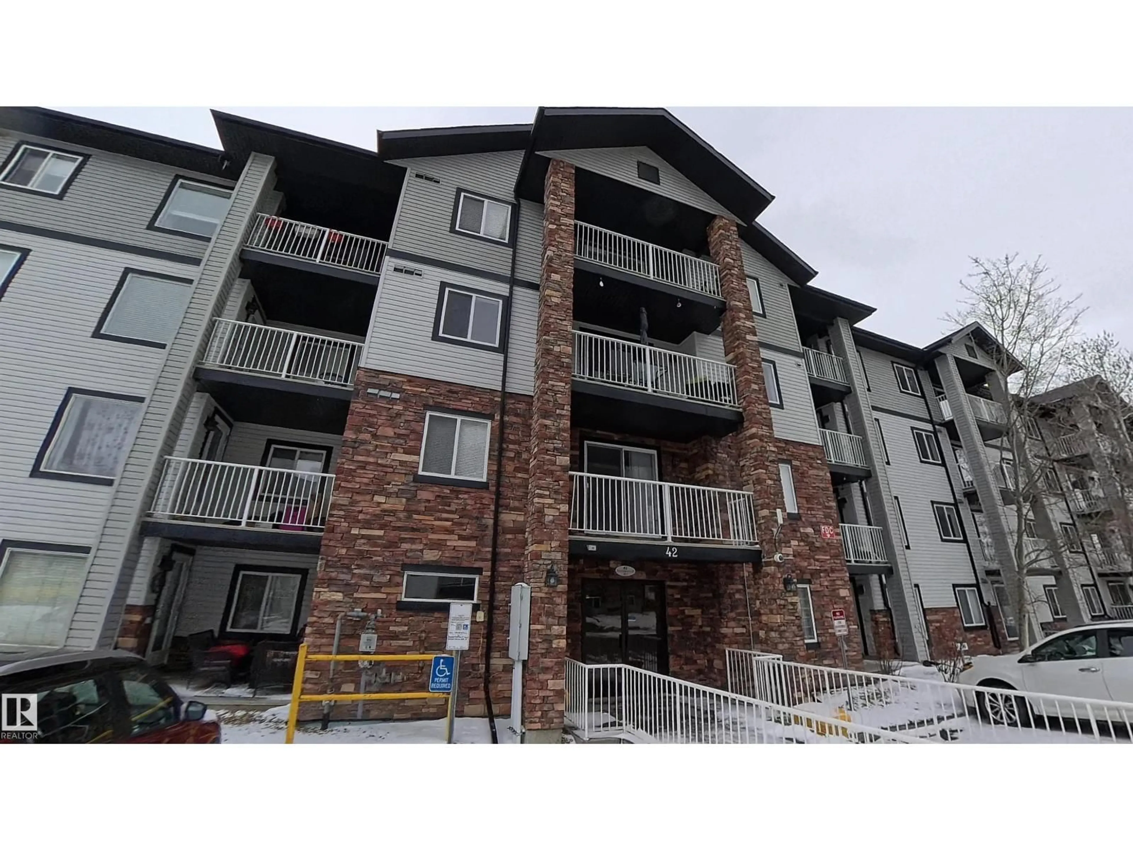 A pic from outside/outdoor area/front of a property/back of a property/a pic from drone, building for 117 SUMMERWOOD BV, Sherwood Park Alberta T8H0C3