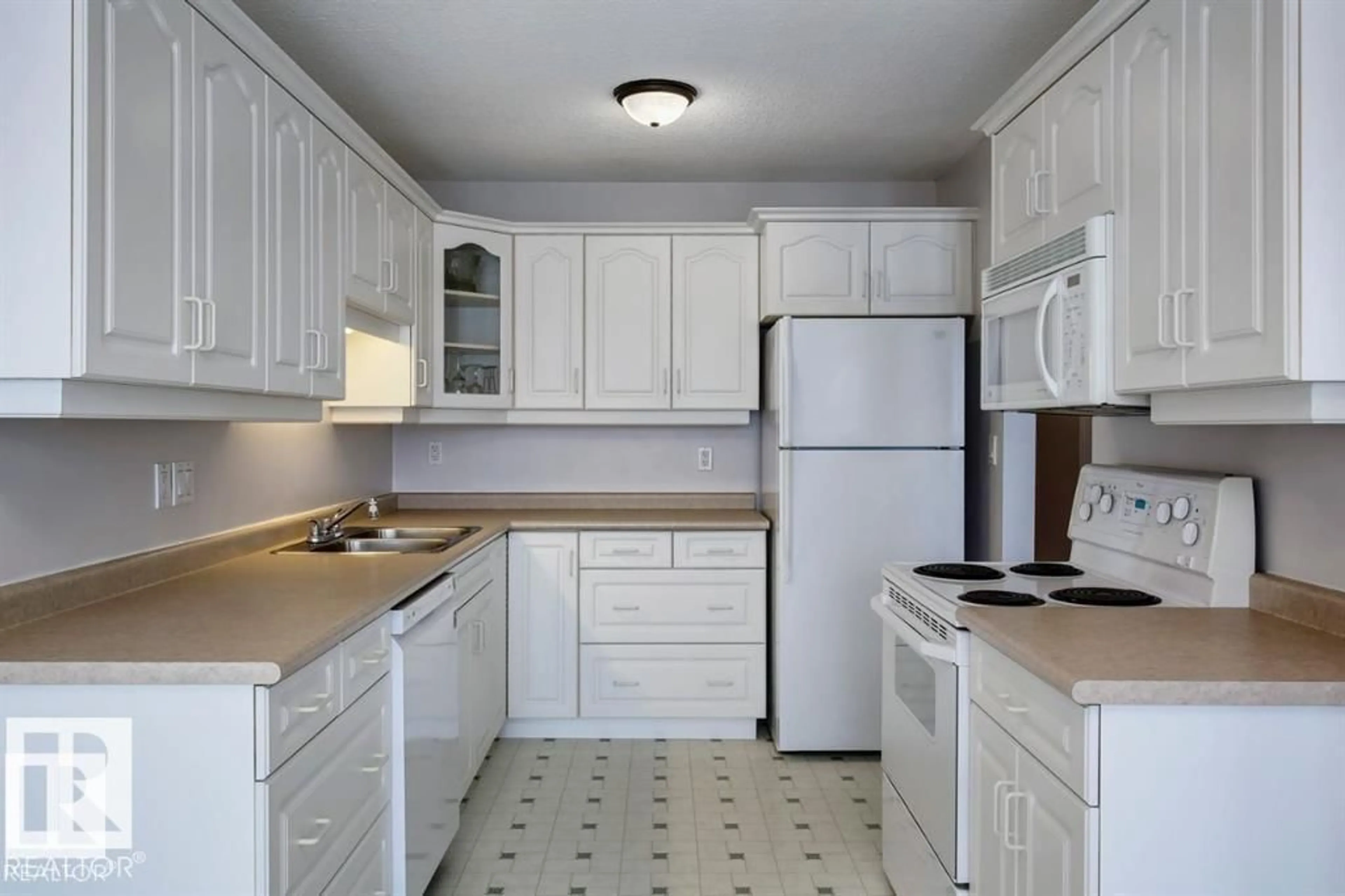 Standard kitchen, ceramic/tile floor for 10688 BEAUMARIS RD, Edmonton Alberta T5X3N4