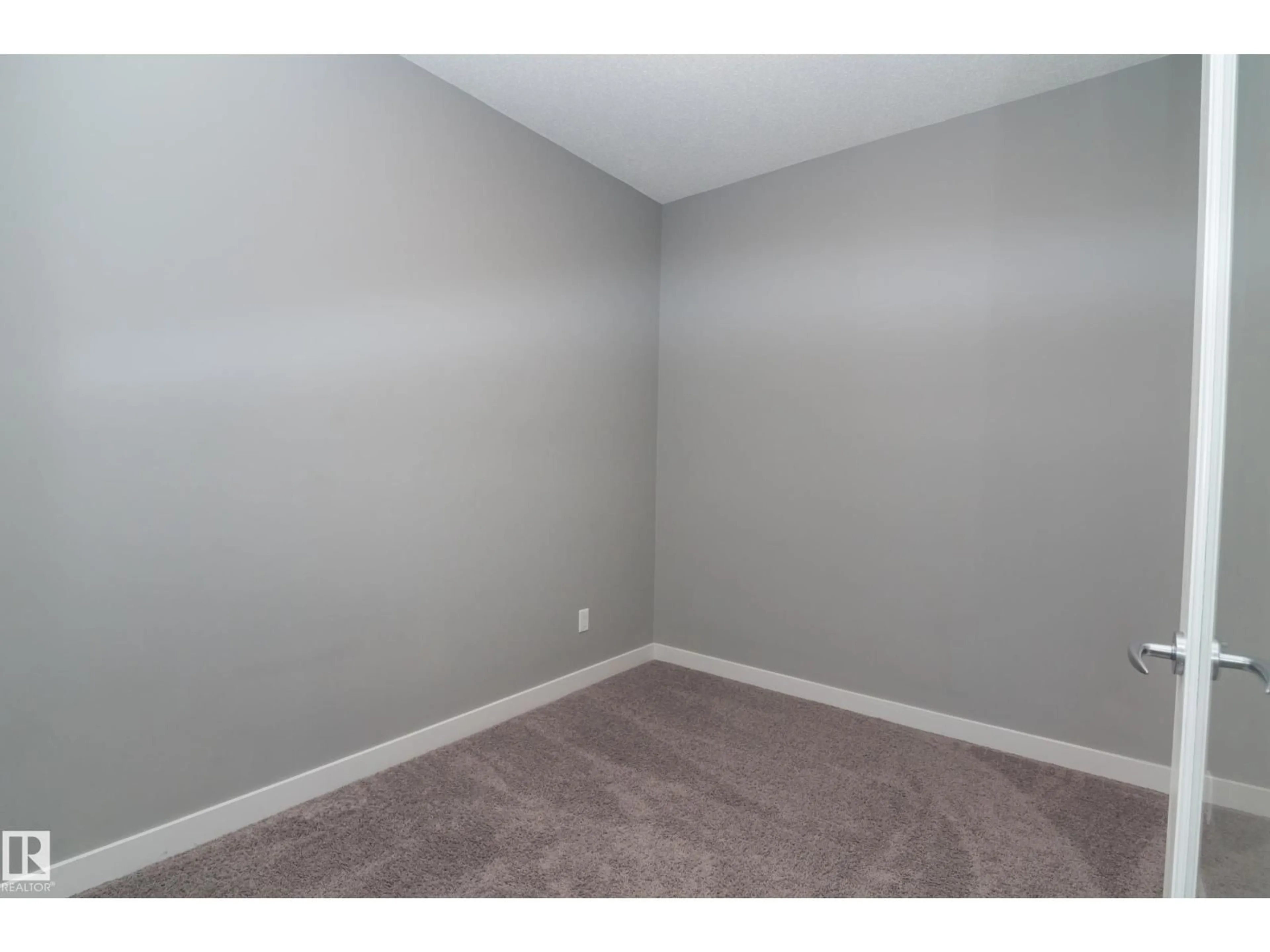 A pic of a room for #414 - 2207 44 AV, Edmonton Alberta T6T0T1