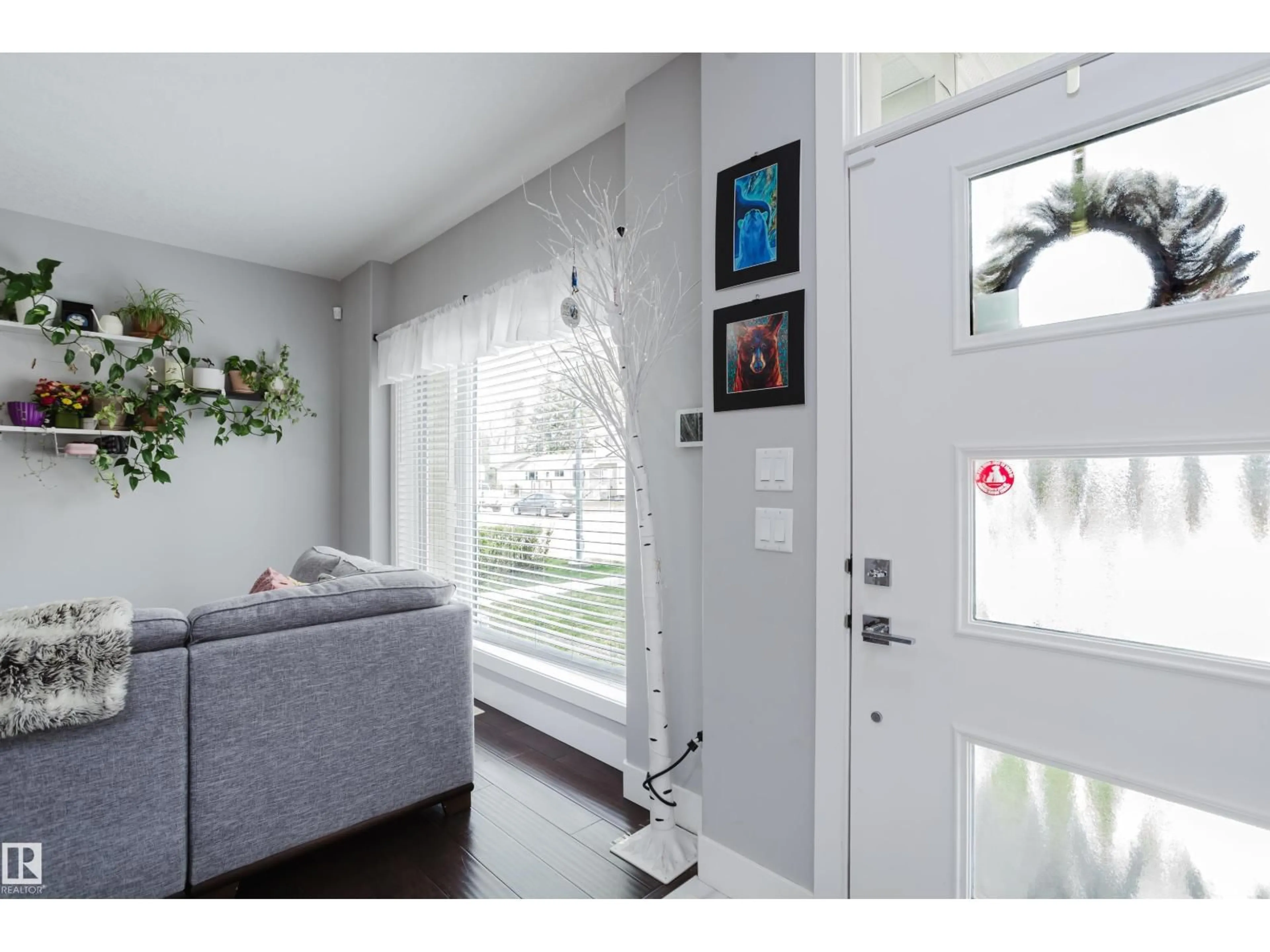 Indoor entryway for 10508 153 ST, Edmonton Alberta T5P2C3