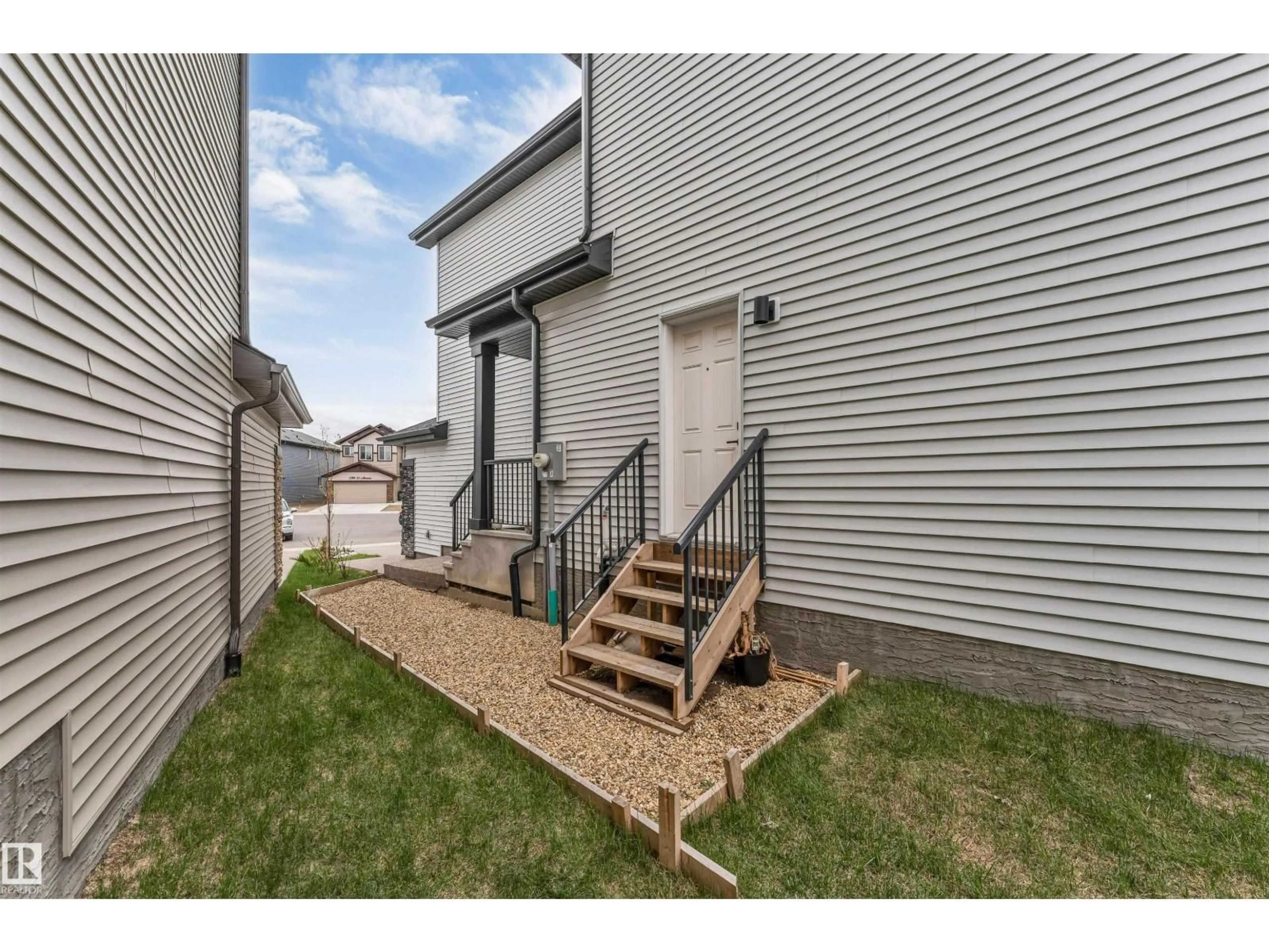 Unknown for 1340 11 AV, Edmonton Alberta T6T2W4