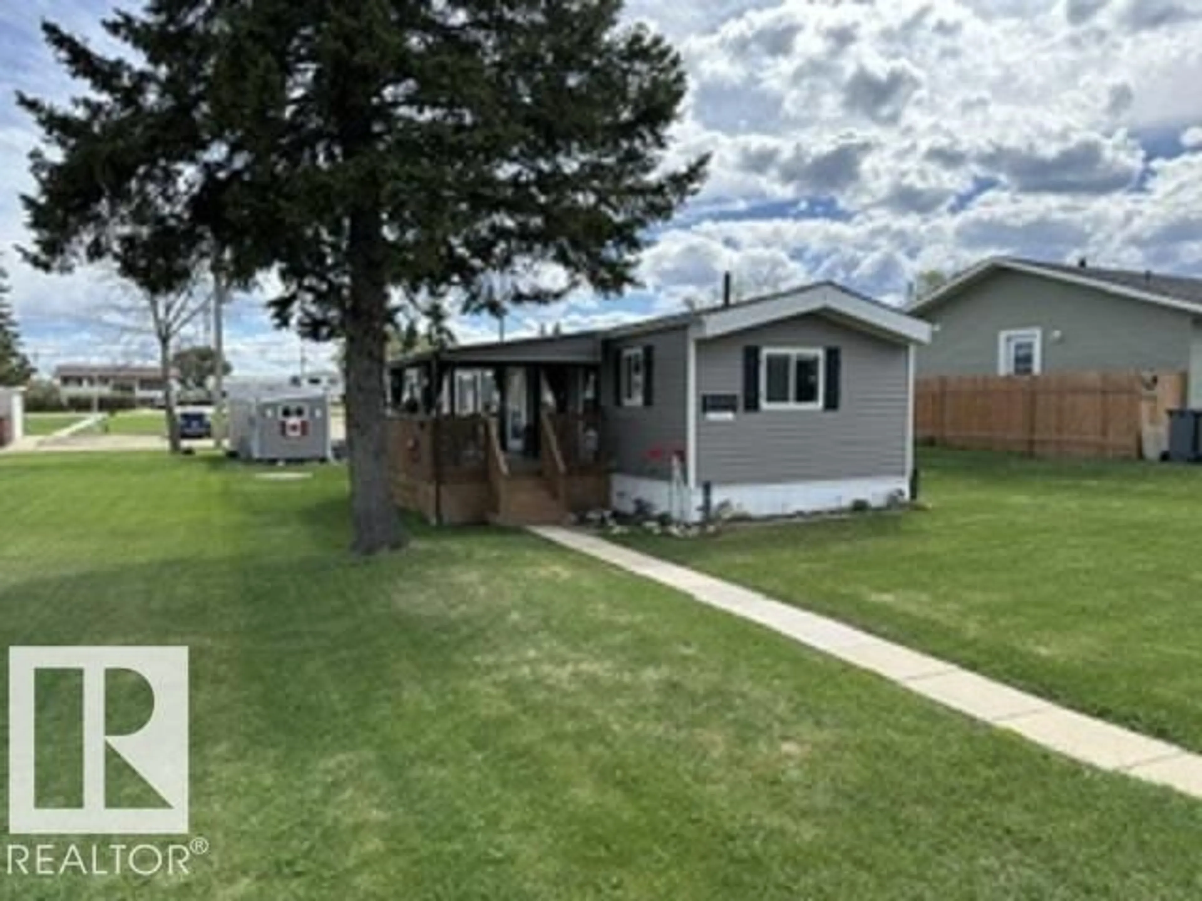 Home with vinyl exterior material, street for 5013 53 AV, Wabamun Alberta T0E2K0