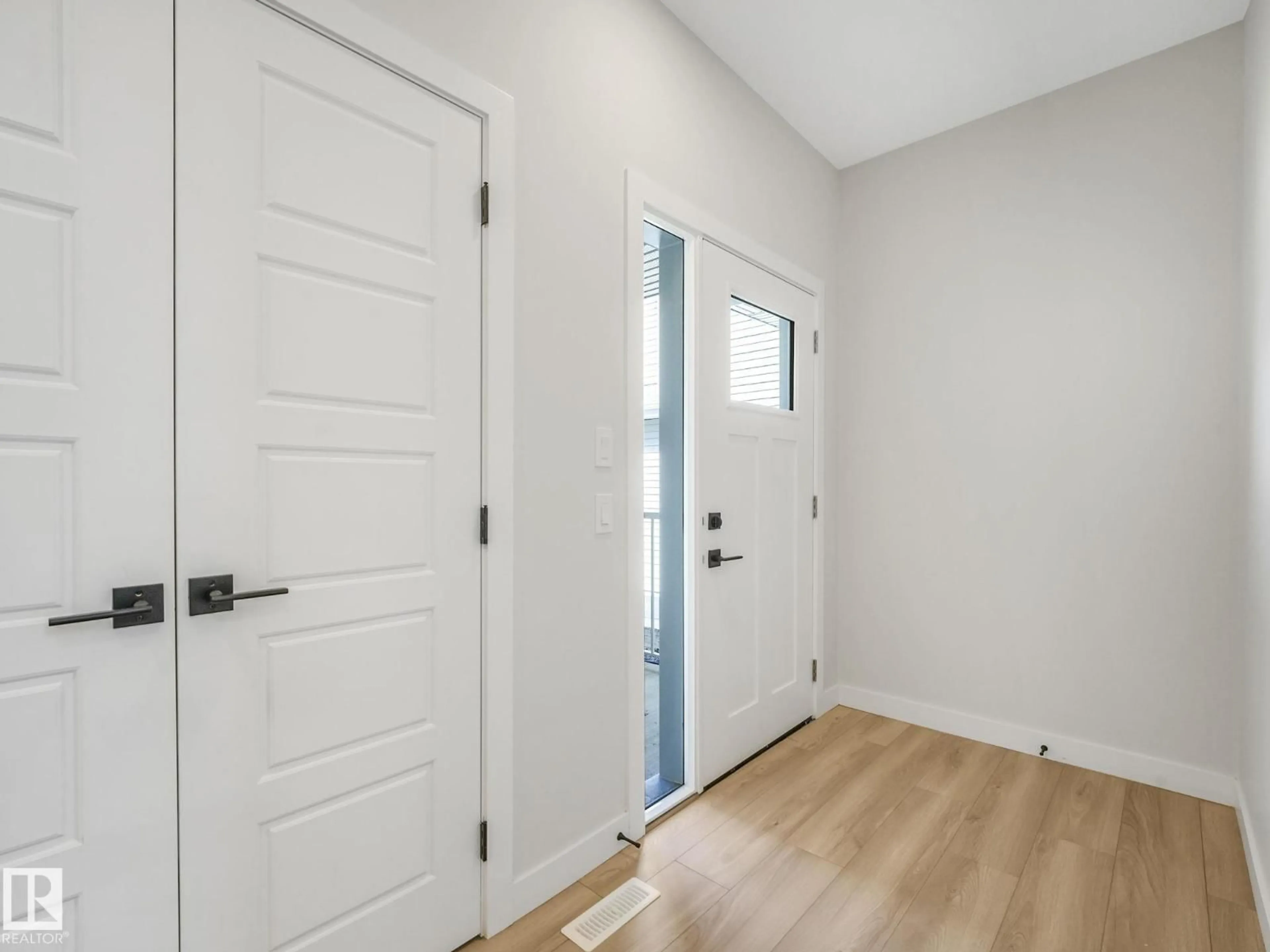 Indoor entryway for 11 DALQUIST BA, Leduc Alberta T9E1N7