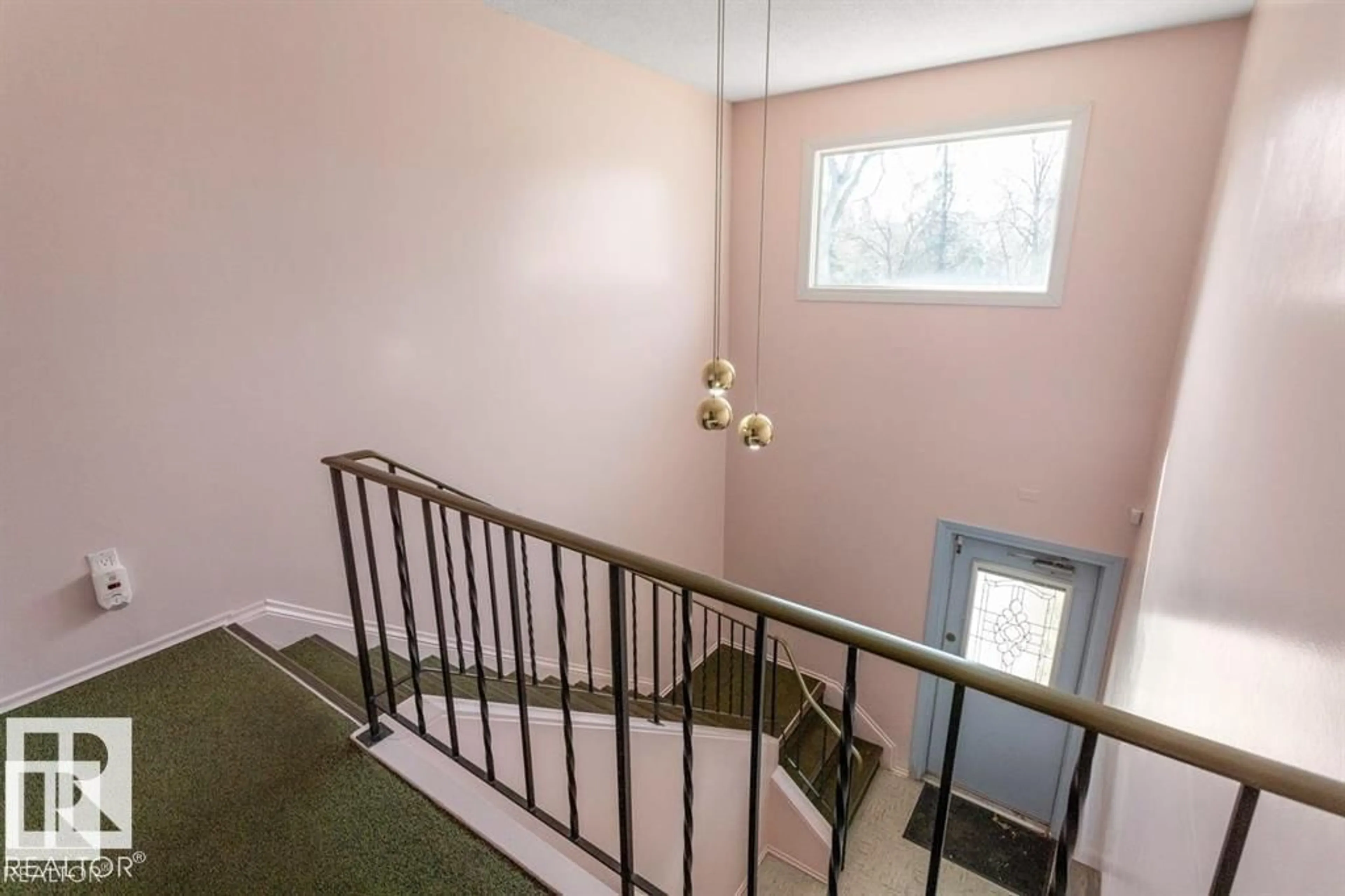 Stairs for NW - 8924 85 AV, Edmonton Alberta T6C1H1