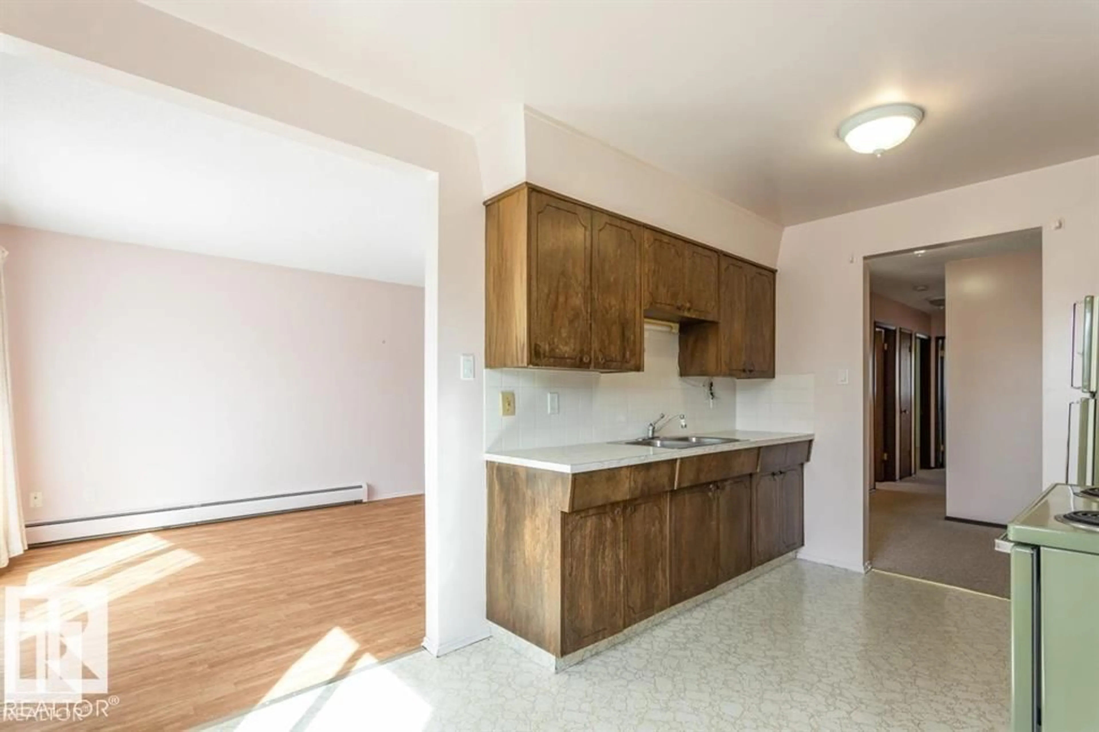 Standard kitchen, unknown for NW - 8924 85 AV, Edmonton Alberta T6C1H1