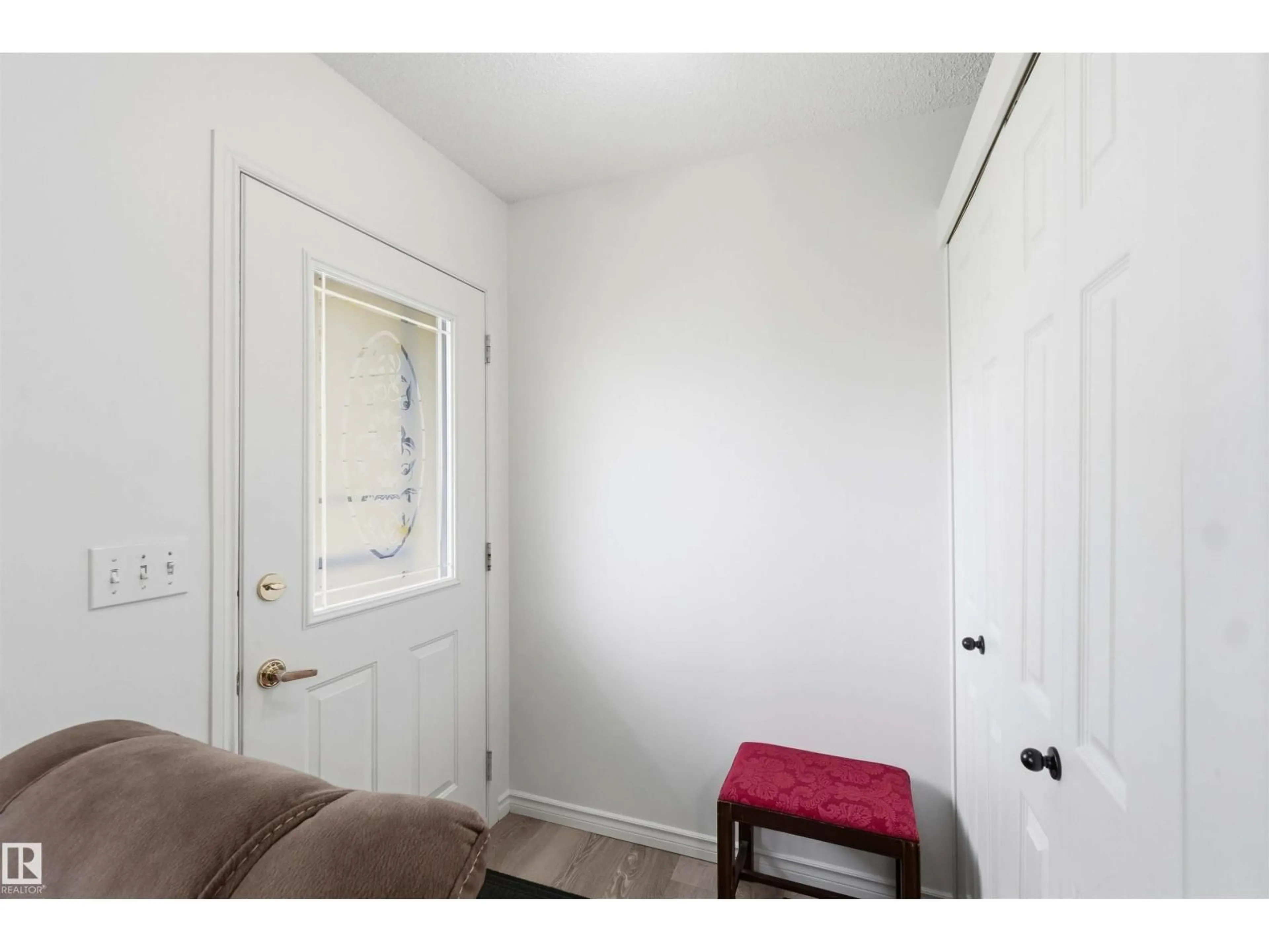 Indoor entryway for 5138 47 ST, Redwater Alberta T0A2W0