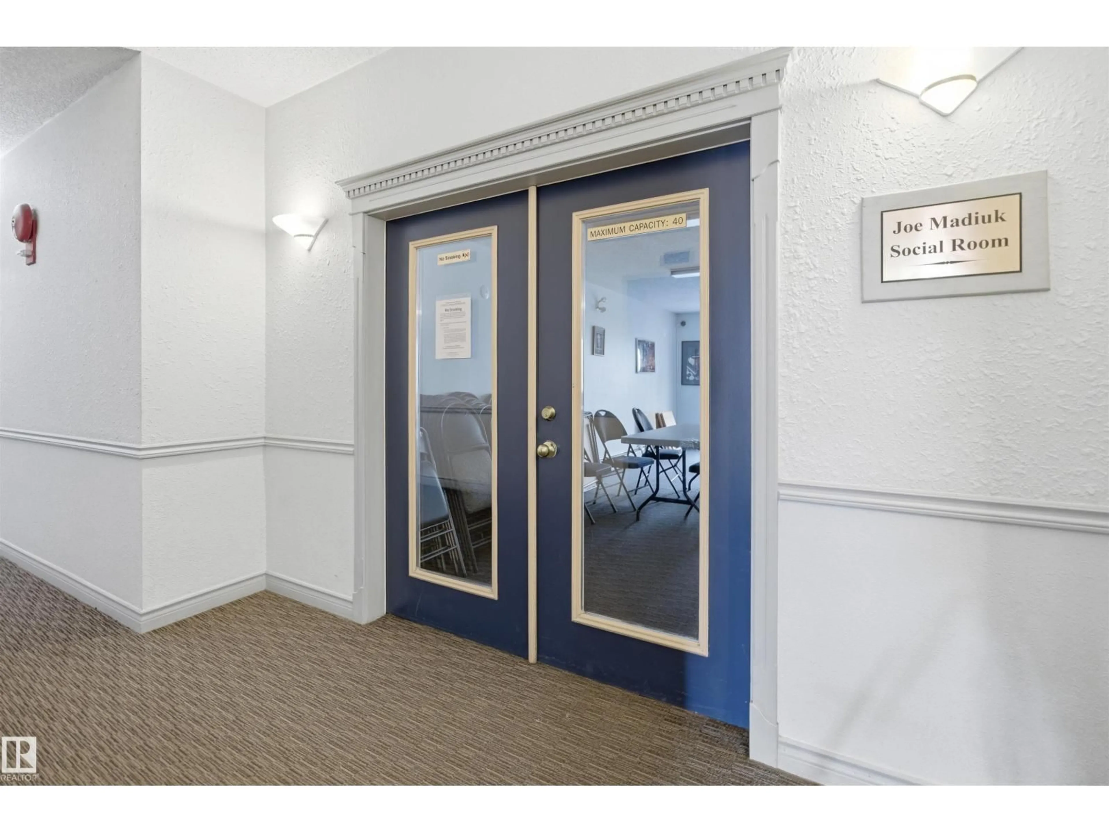 Indoor foyer for #124 - 10511 42 AV, Edmonton Alberta T6J7G8