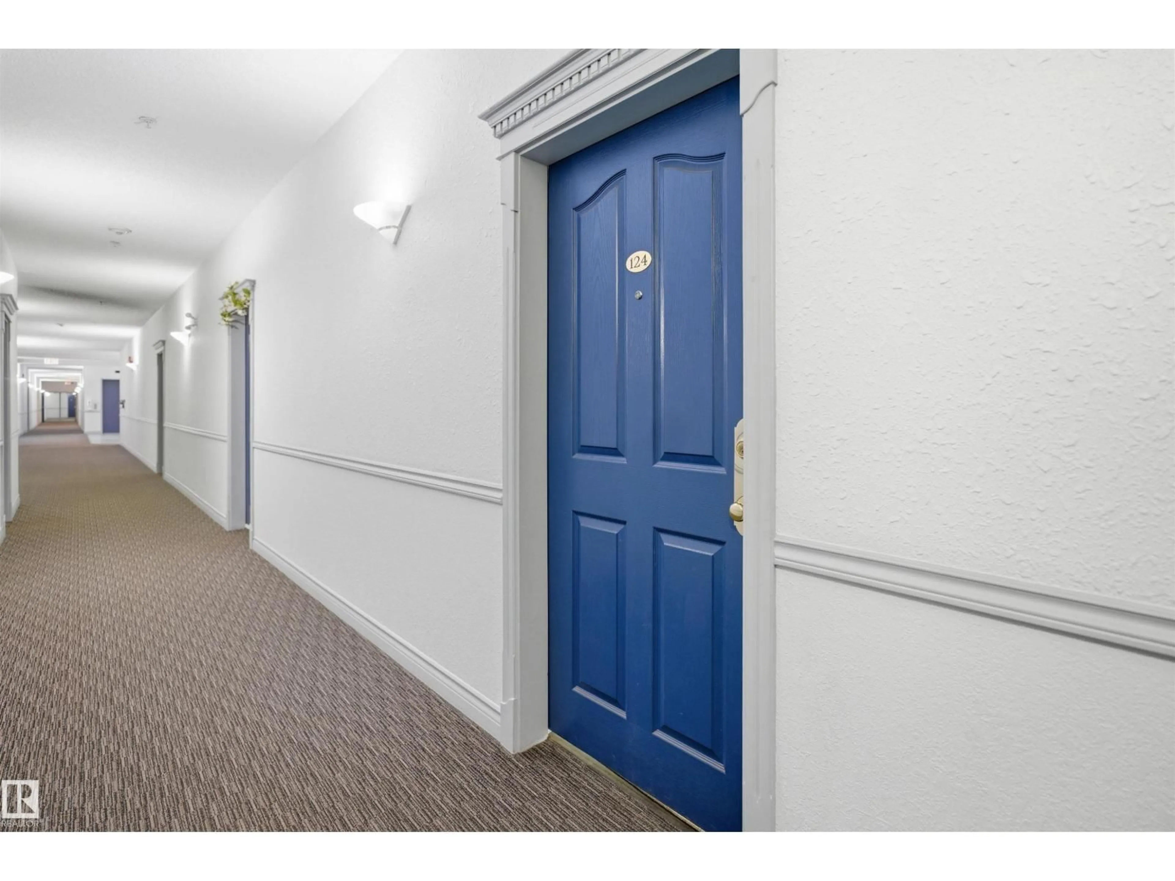 Indoor foyer for #124 - 10511 42 AV, Edmonton Alberta T6J7G8