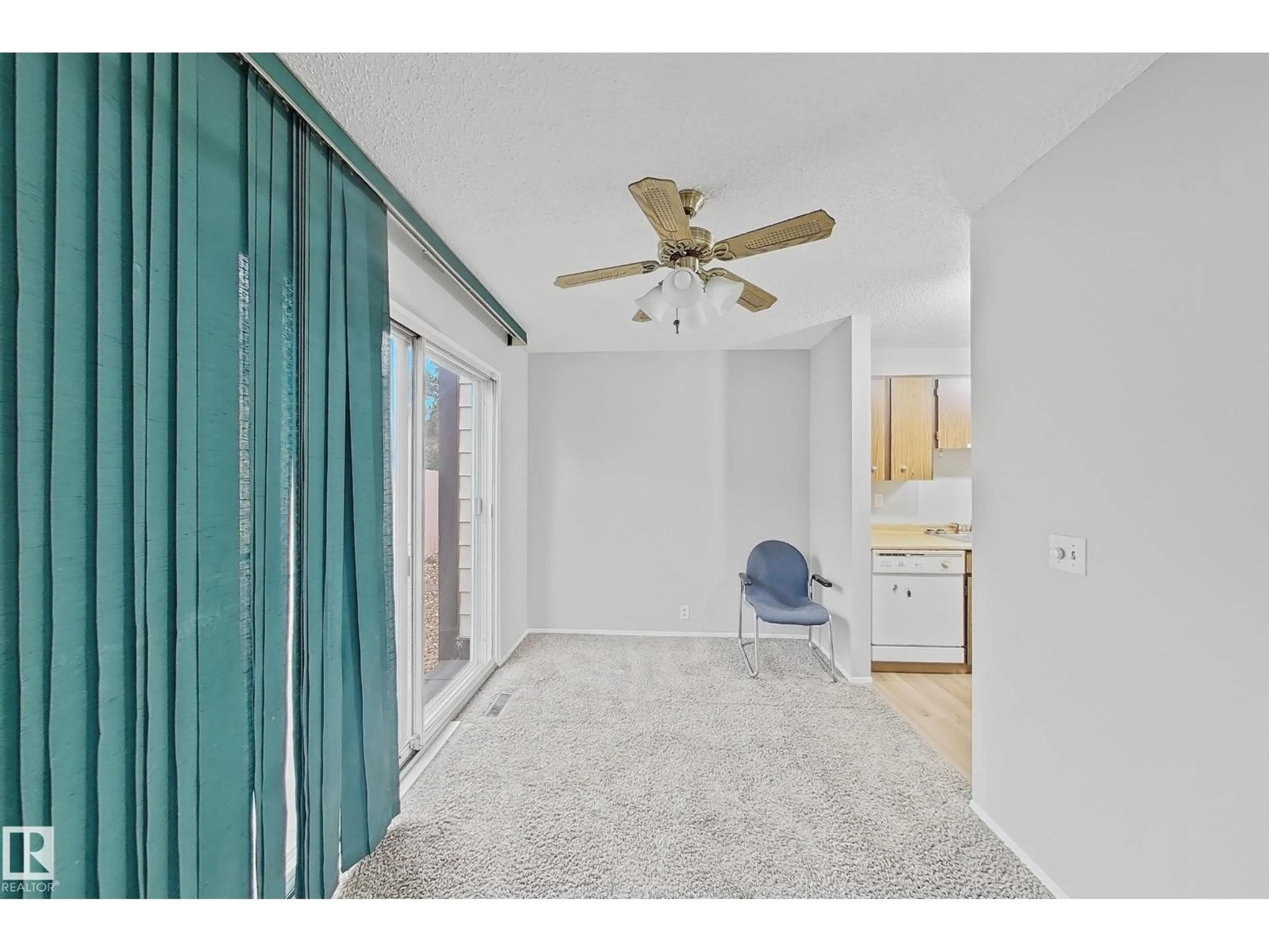 A pic of a room for 5514 93A AV, Edmonton Alberta T6B2K7
