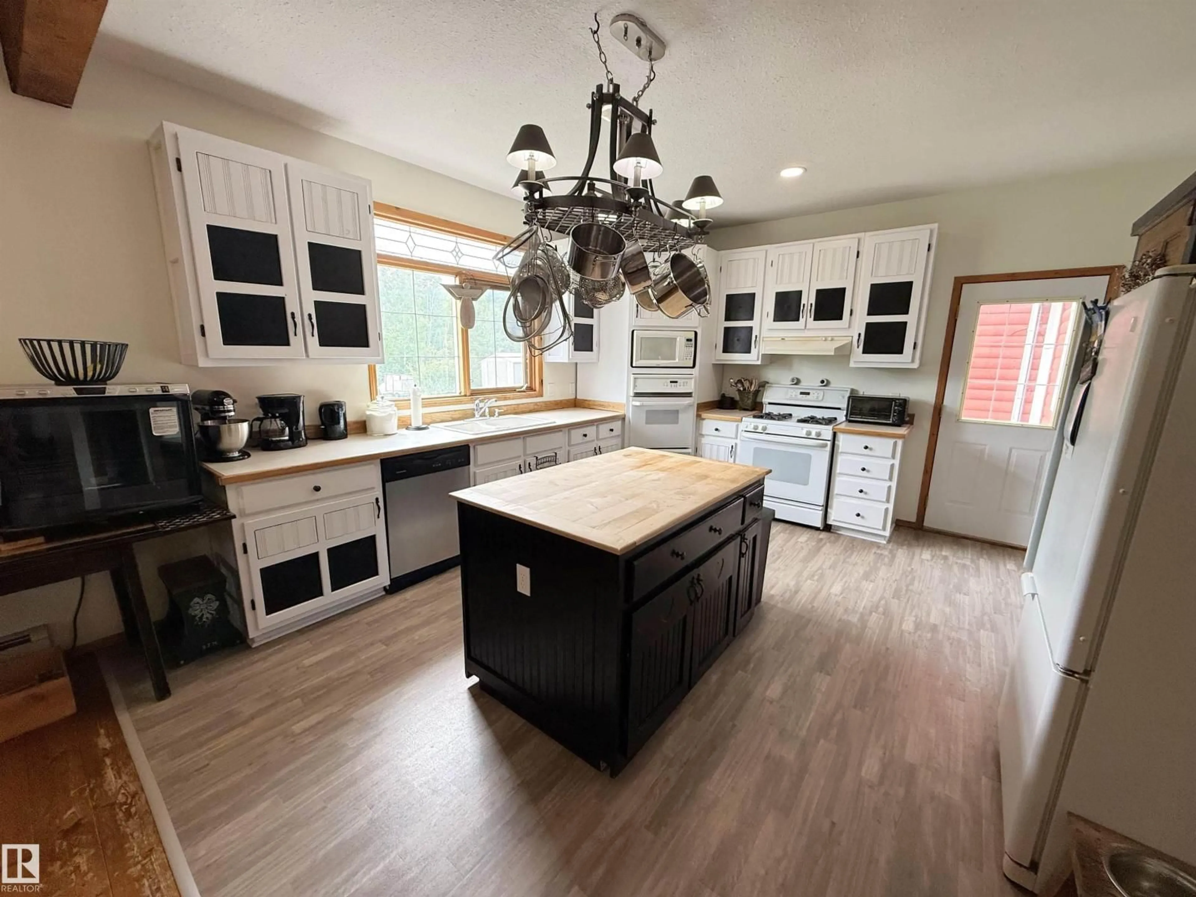 Open concept kitchen, unknown for 2544 HWY 770, Rural Leduc County Alberta T0C2T0