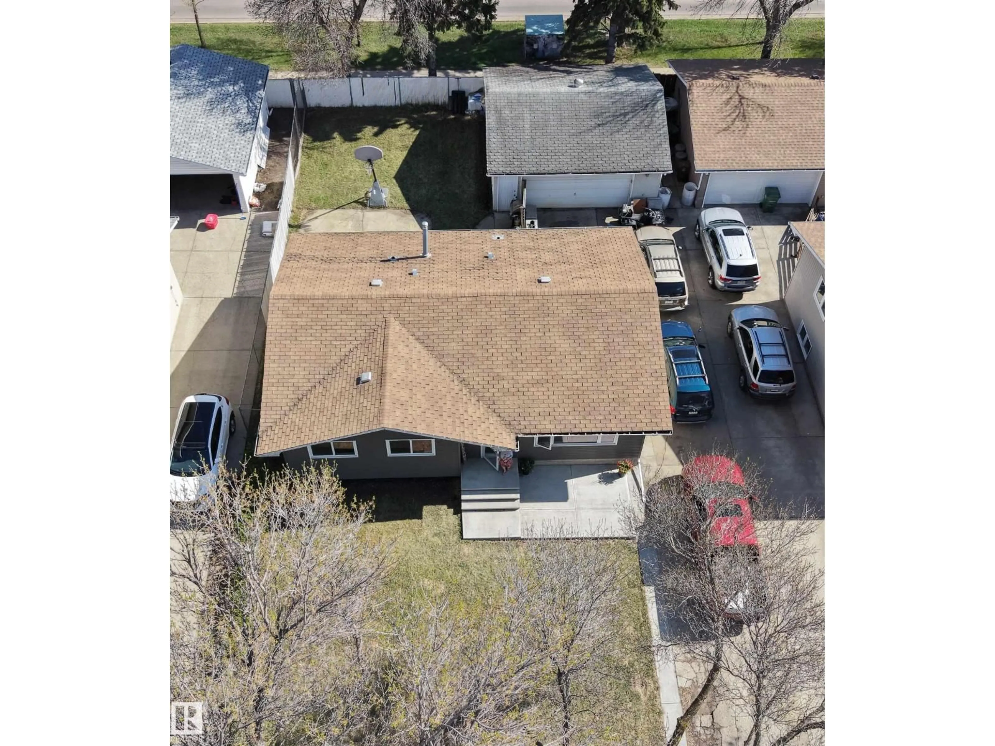 A pic from outside/outdoor area/front of a property/back of a property/a pic from drone, street for 45 LAMBERT CR, St. Albert Alberta T8N1M3