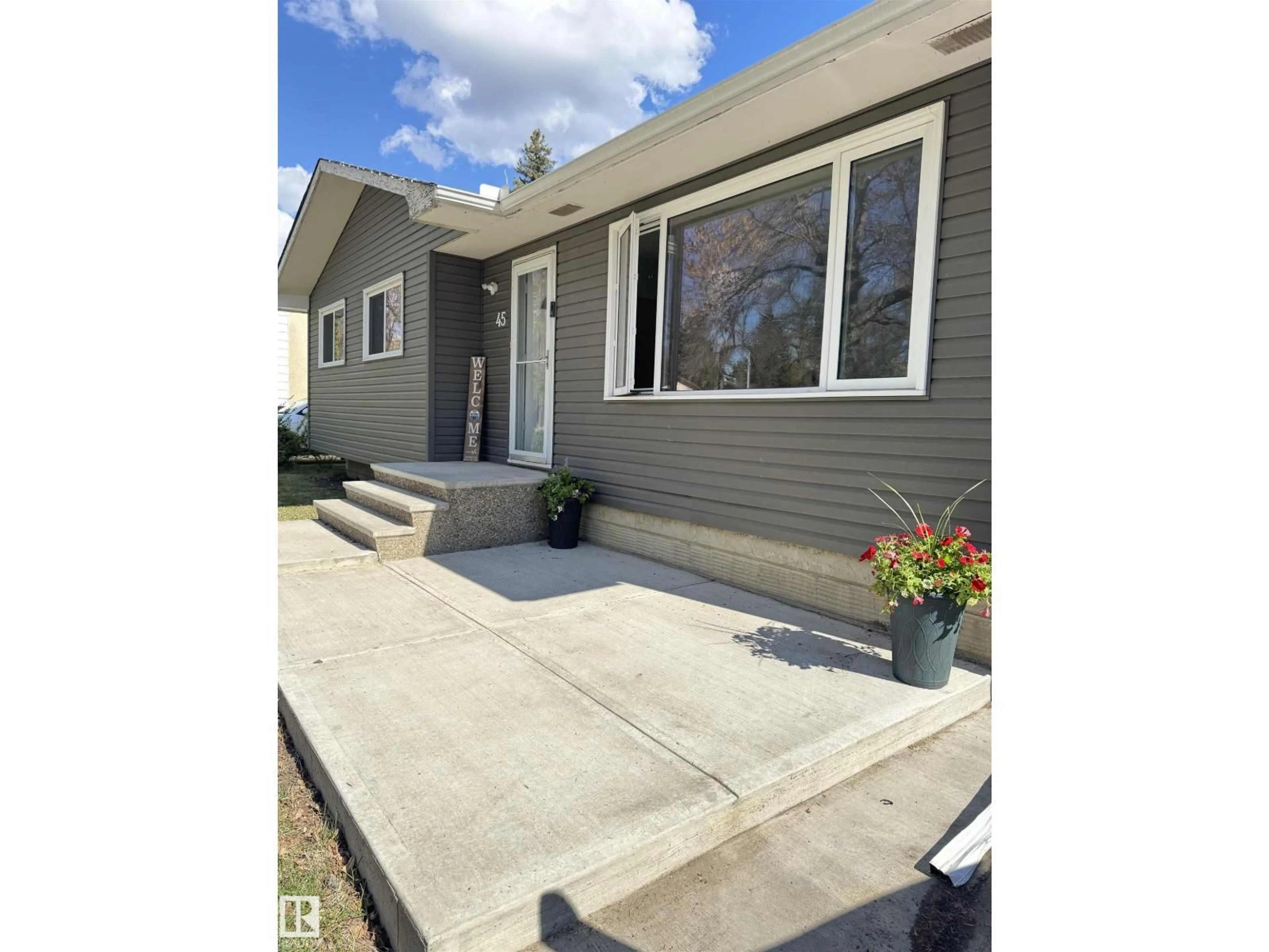 Home with vinyl exterior material, street for 45 LAMBERT CR, St. Albert Alberta T8N1M3