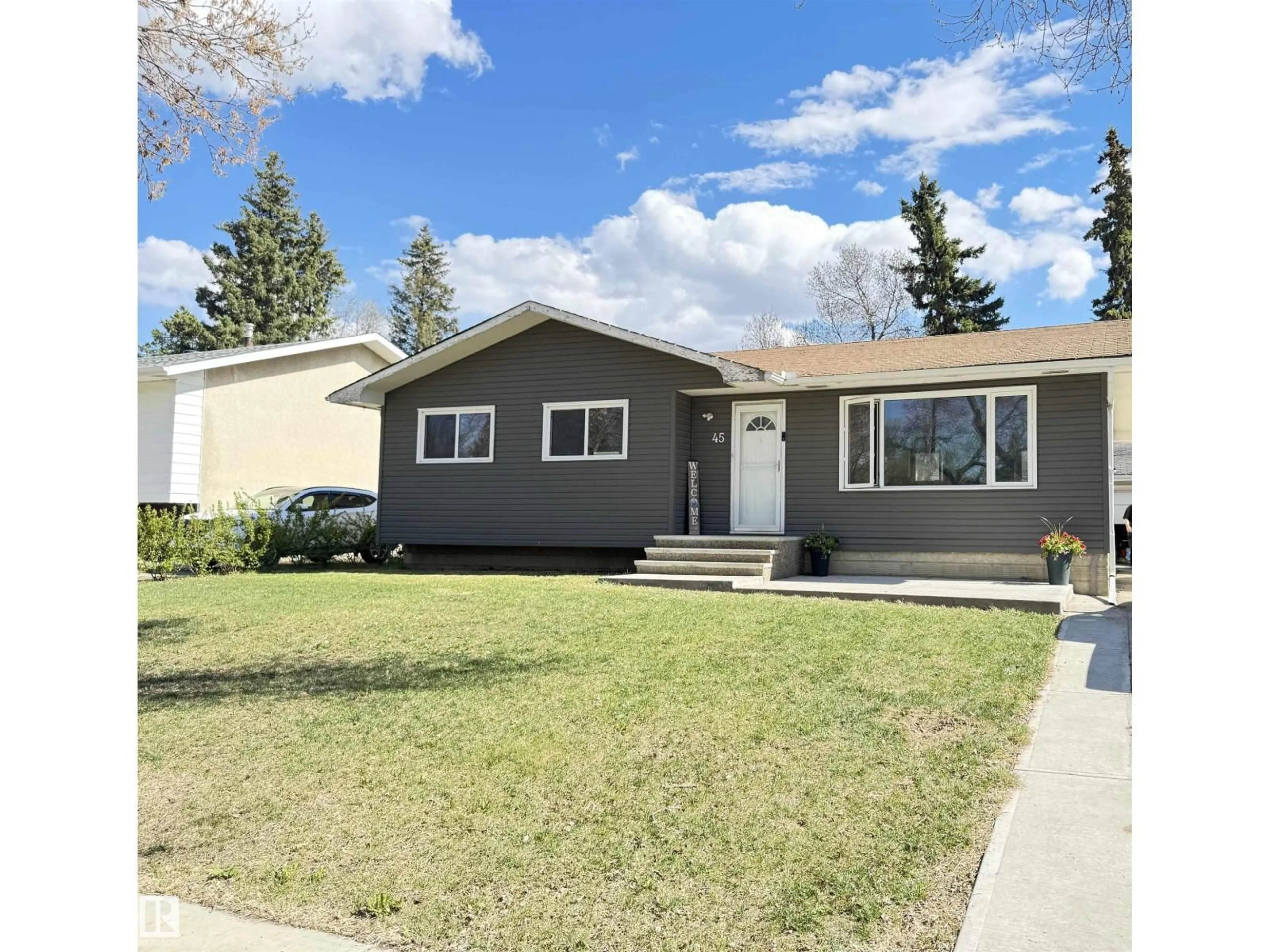 Home with vinyl exterior material, street for 45 LAMBERT CR, St. Albert Alberta T8N1M3