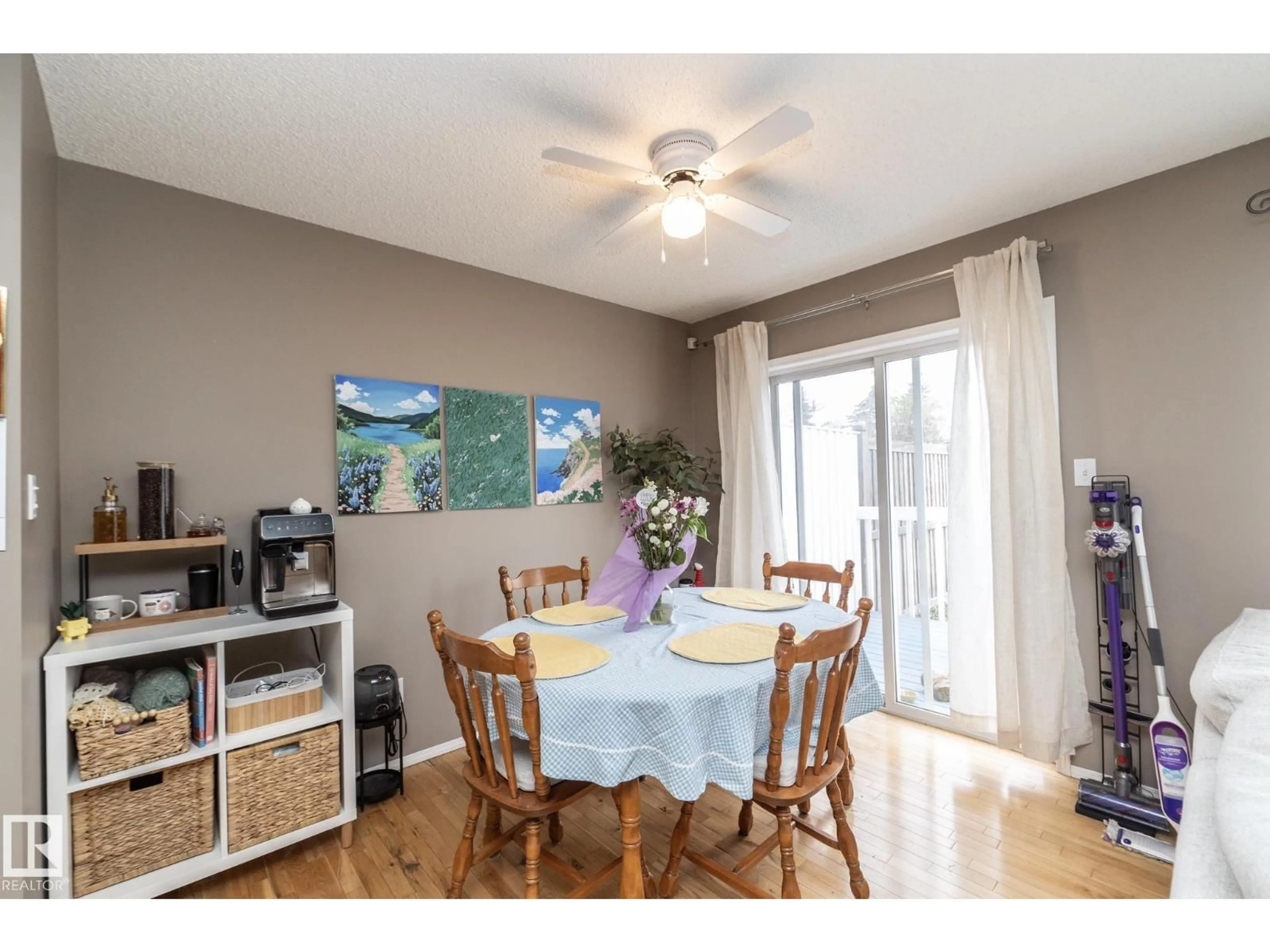 Dining room, wood/laminate floor for NW - 9112 166 AV, Edmonton Alberta T5Z3H5