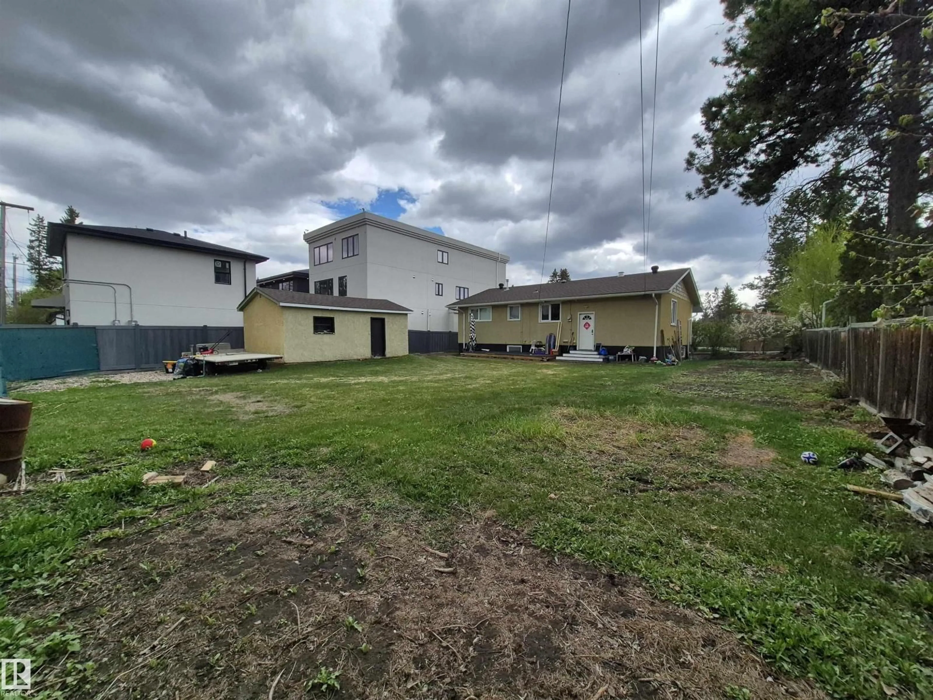 A pic from outside/outdoor area/front of a property/back of a property/a pic from drone, street for 11740 UNIVERSITY AV, Edmonton Alberta T6G1Z5