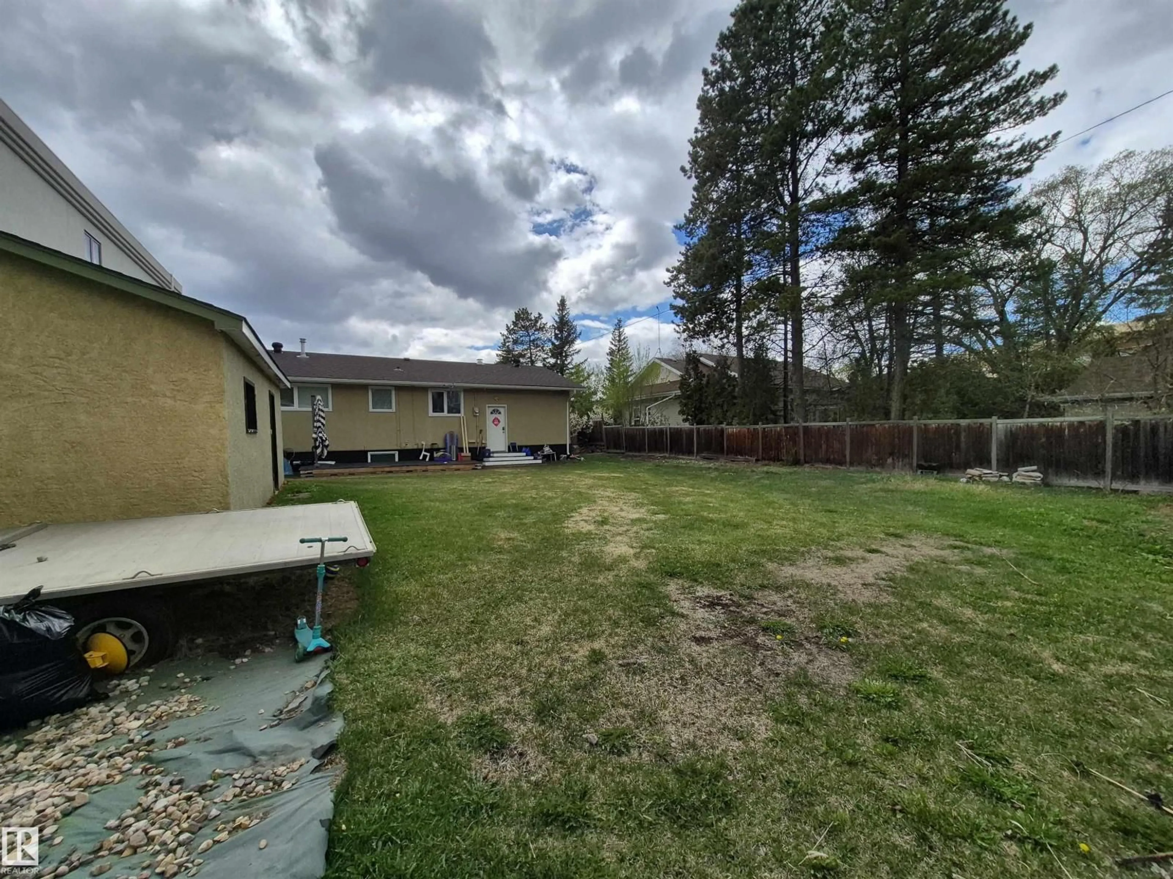 A pic from outside/outdoor area/front of a property/back of a property/a pic from drone, unknown for 11740 UNIVERSITY AV, Edmonton Alberta T6G1Z5