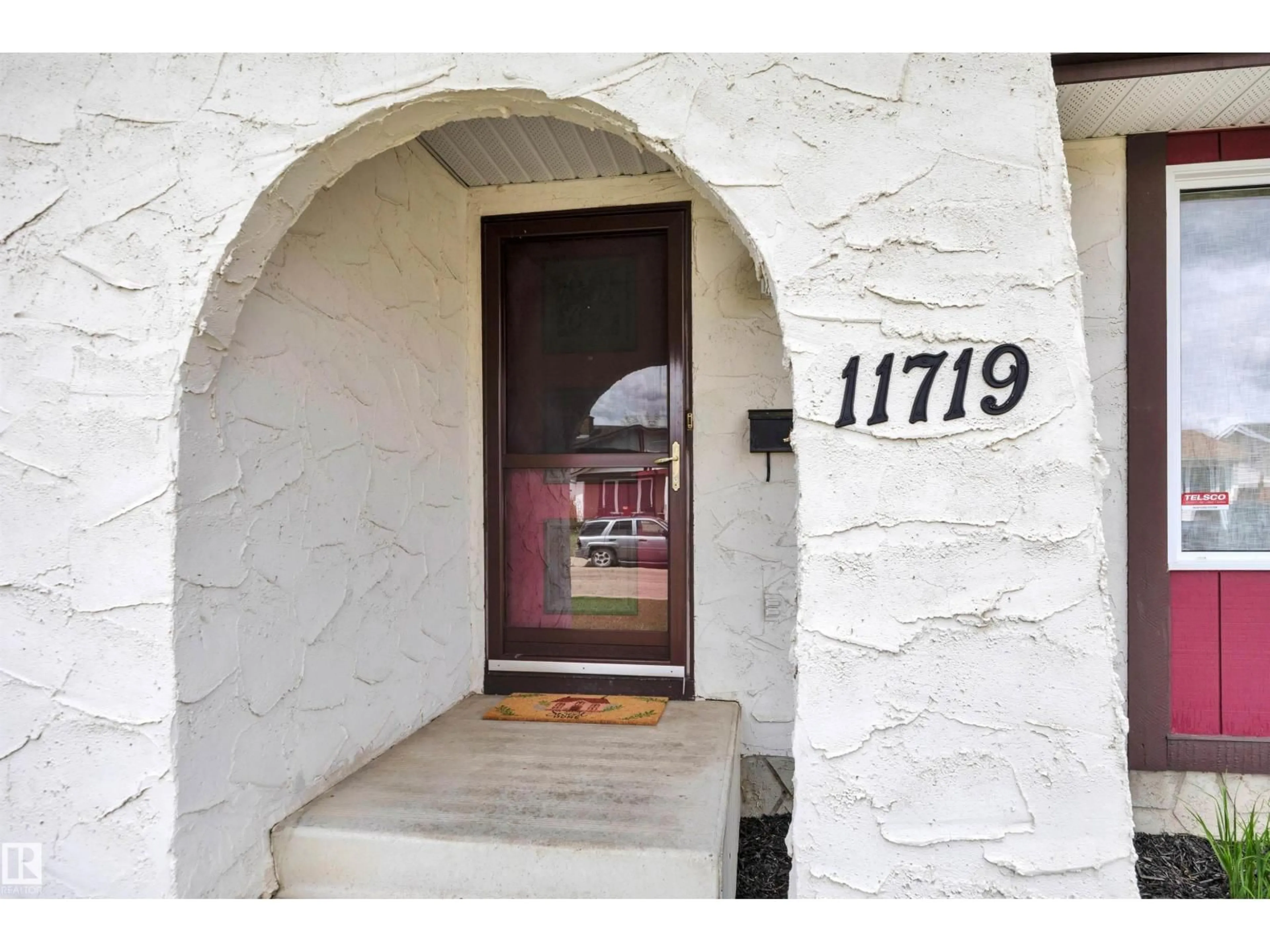 Indoor entryway for 11719 152A AV, Edmonton Alberta T5X1E5