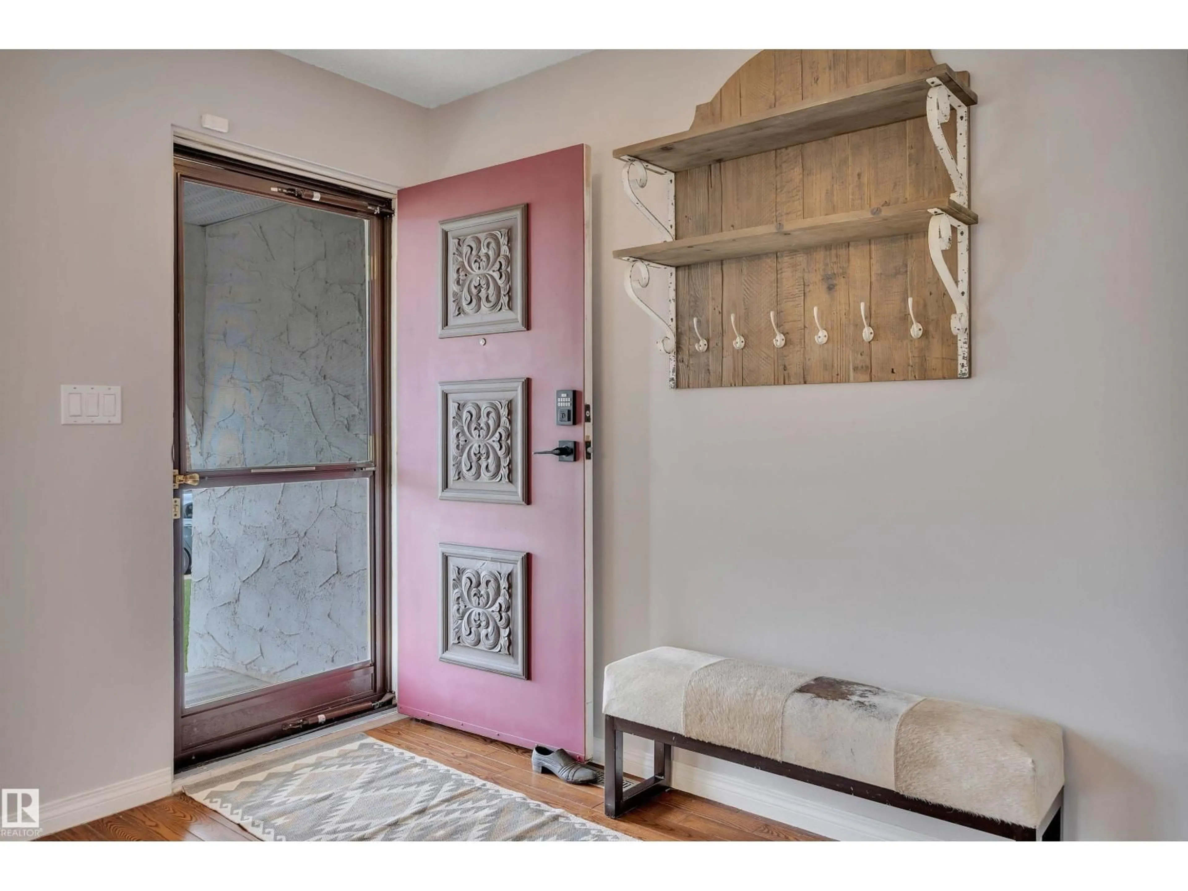 Indoor entryway for 11719 152A AV, Edmonton Alberta T5X1E5