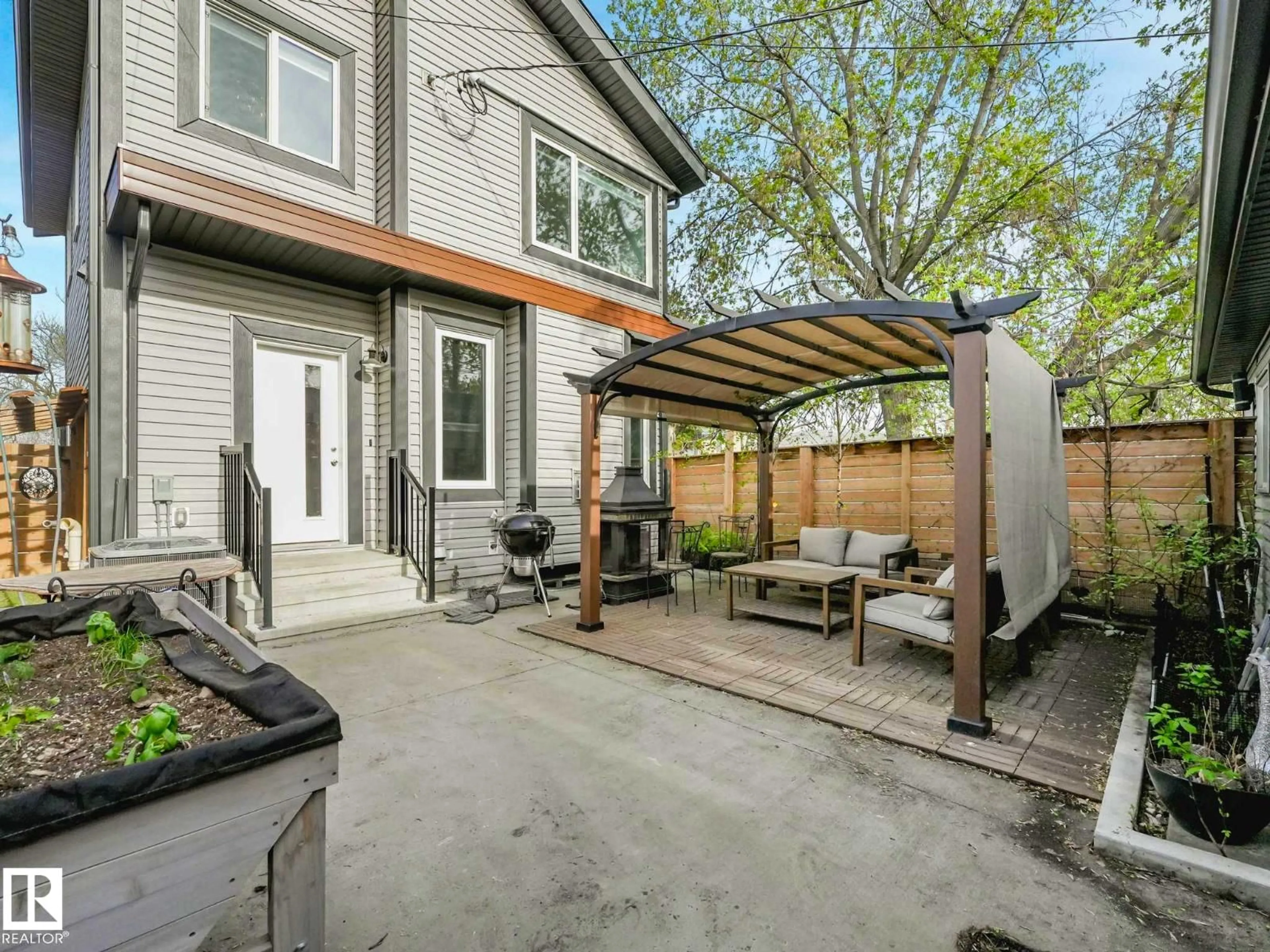 Patio, street for 6420 106 ST, Edmonton Alberta T6H2V4